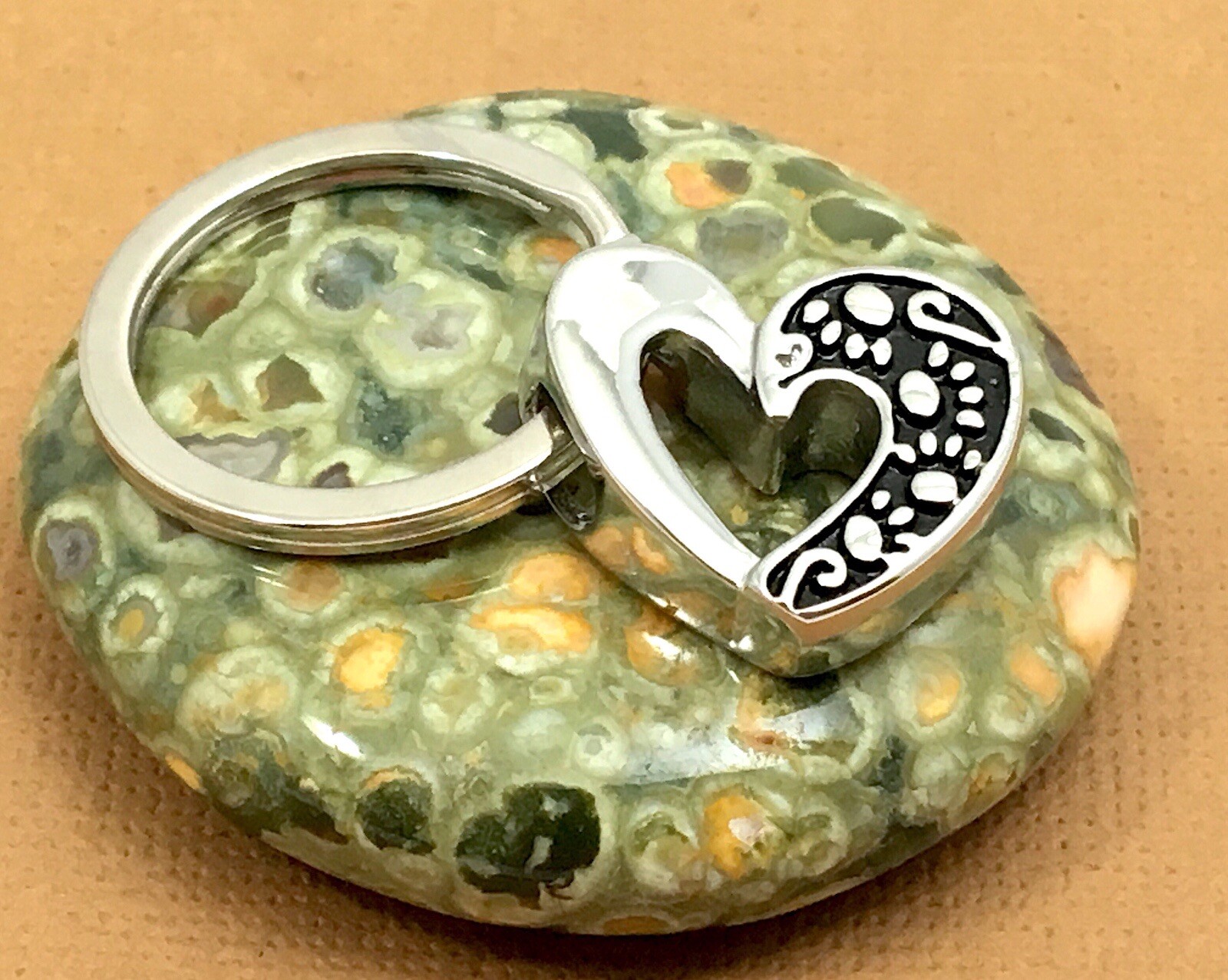 Pet Cremation Pendant Urn Keychain 1″ Key Ring Dog Cat Ashes Paw Prints On Heart
