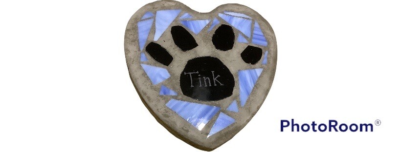 HAND MADE HEART SHAPPED STAINED GLASS GARDEN STEPPING STONE DOG/CAT PAW W/ NAME