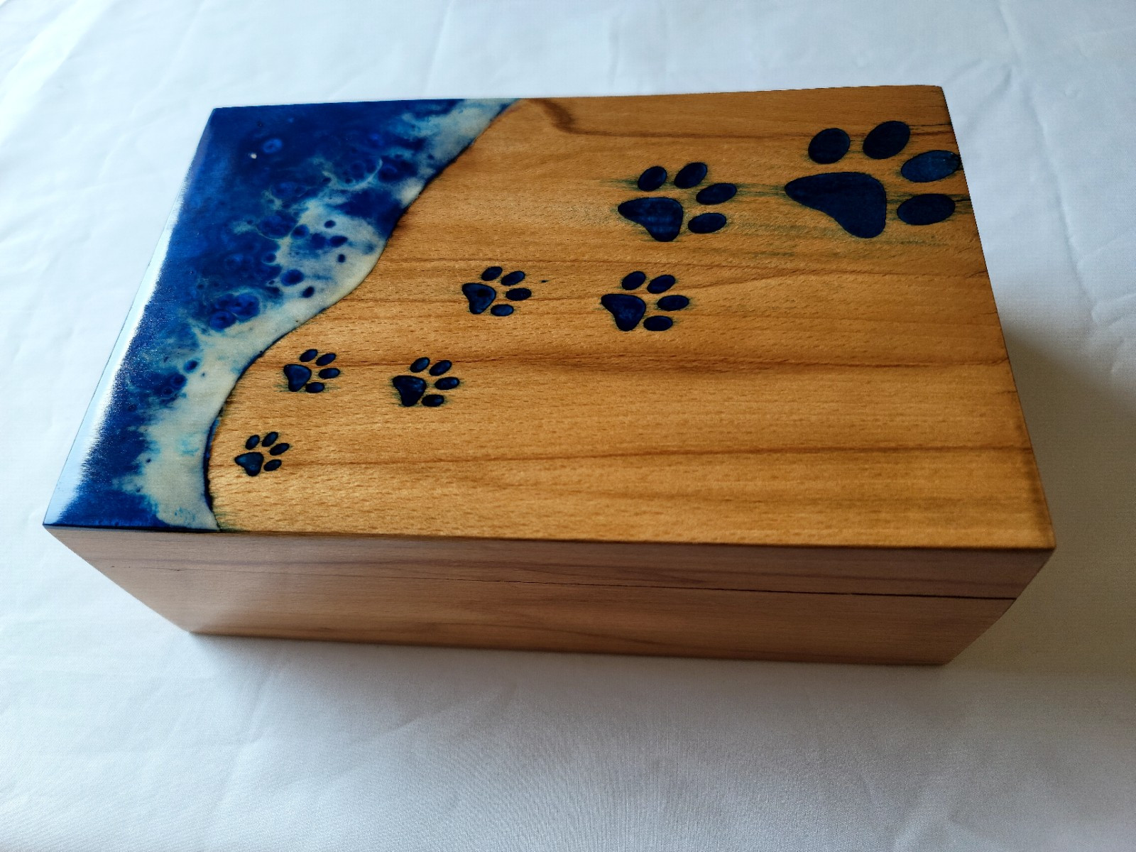 Pet urns for Dogs Wood and Resin art Box 9 inch length 6 inch Breadth 3 Height