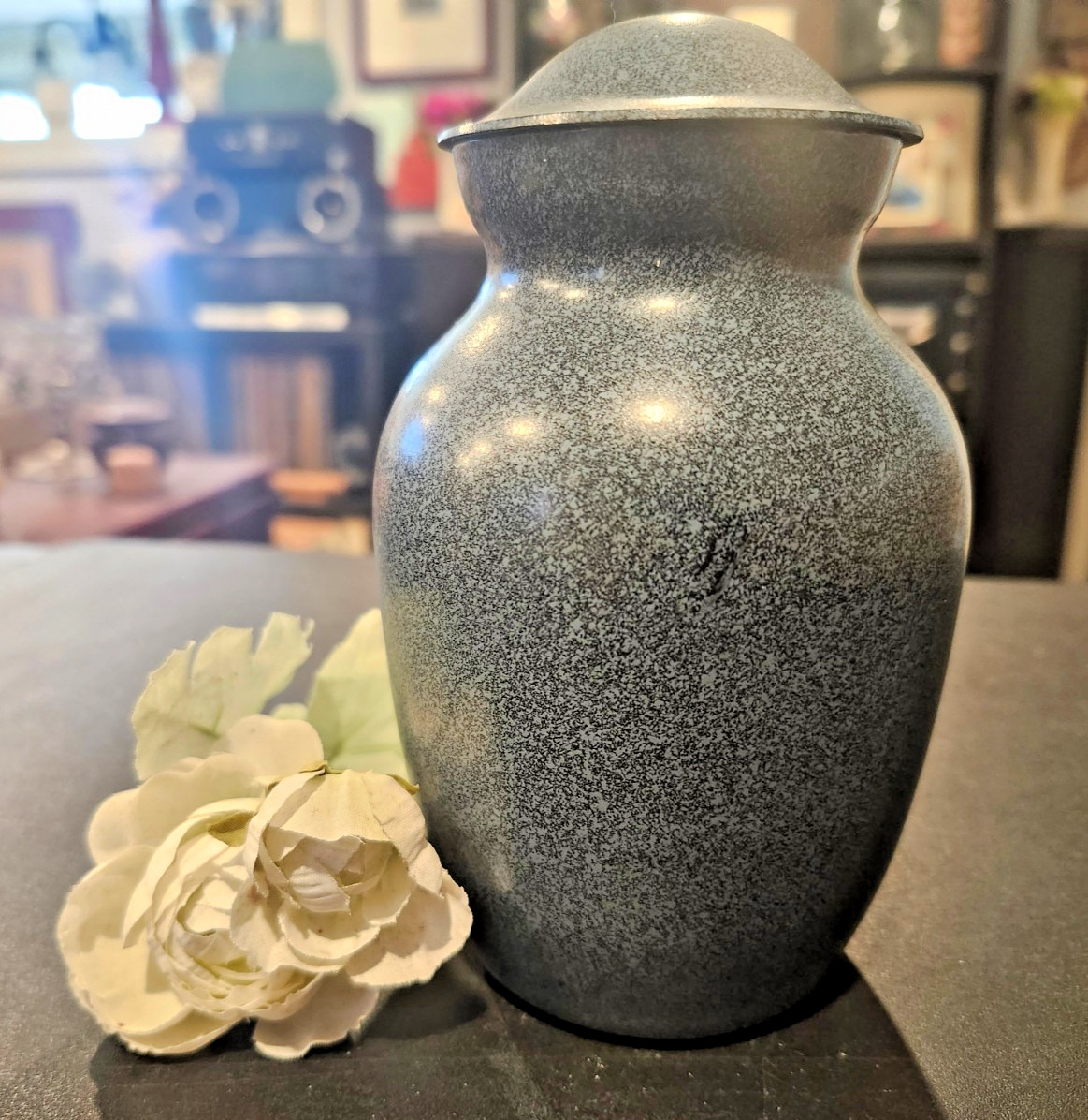 Brass Small Memorial Cremation Urn With Metal Lid For Pet Ashes Blue/Black MINT!