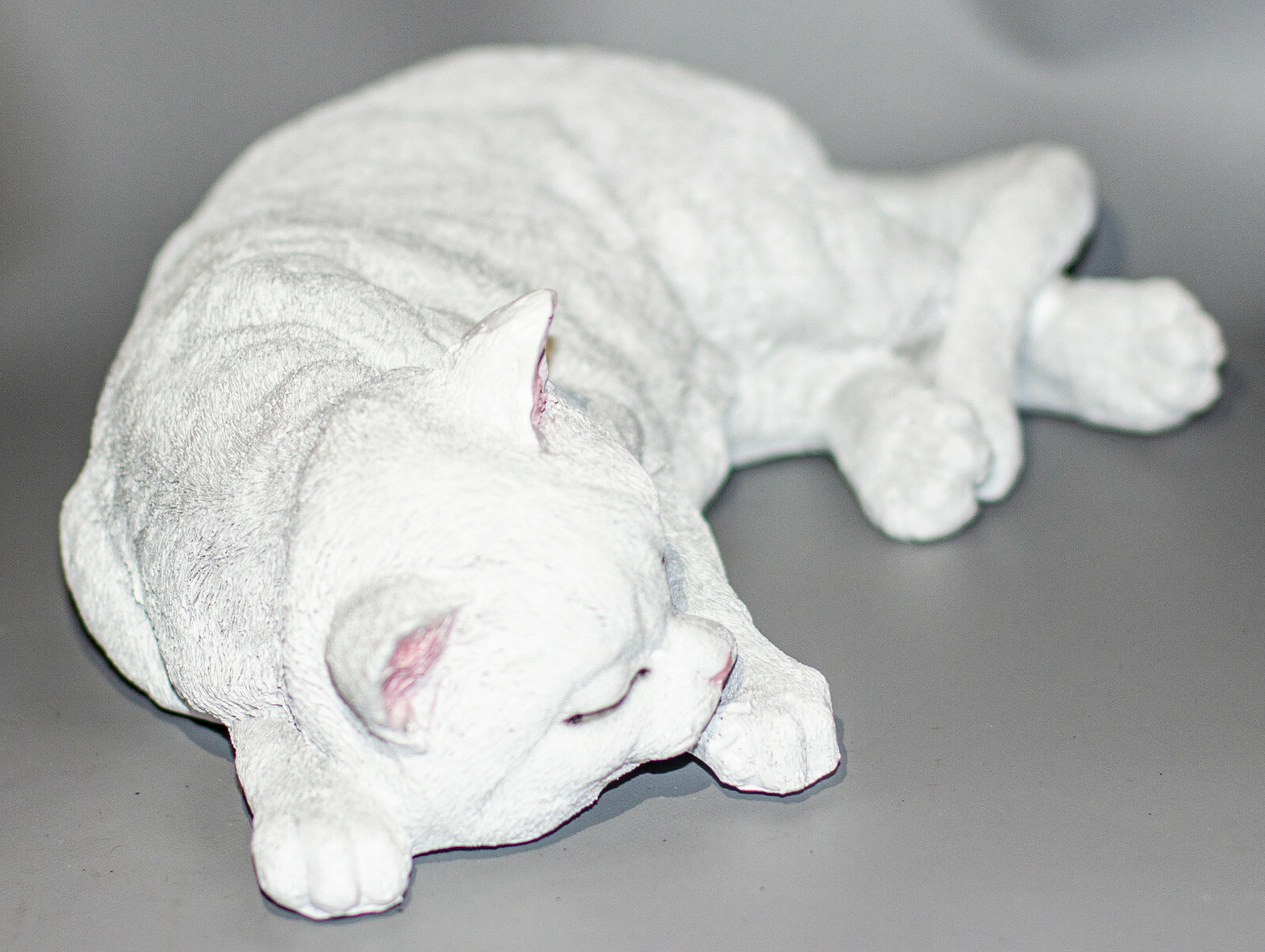 Cremation Urn Pet Ashes Sleeping Cat White Memorial Sculpture Grave Decorations