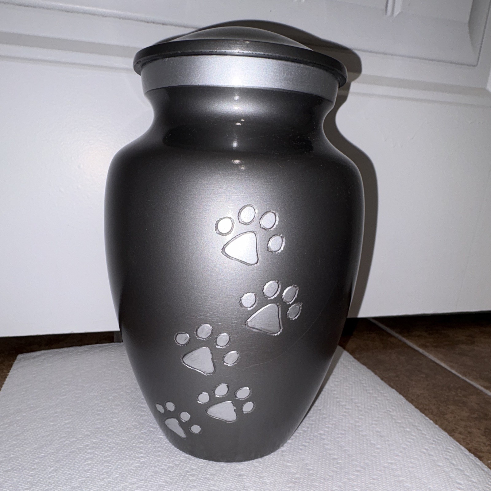 Gray Dog Pet Memorial Cremation Urn with Lid, Silver Paw Prints Design NEW