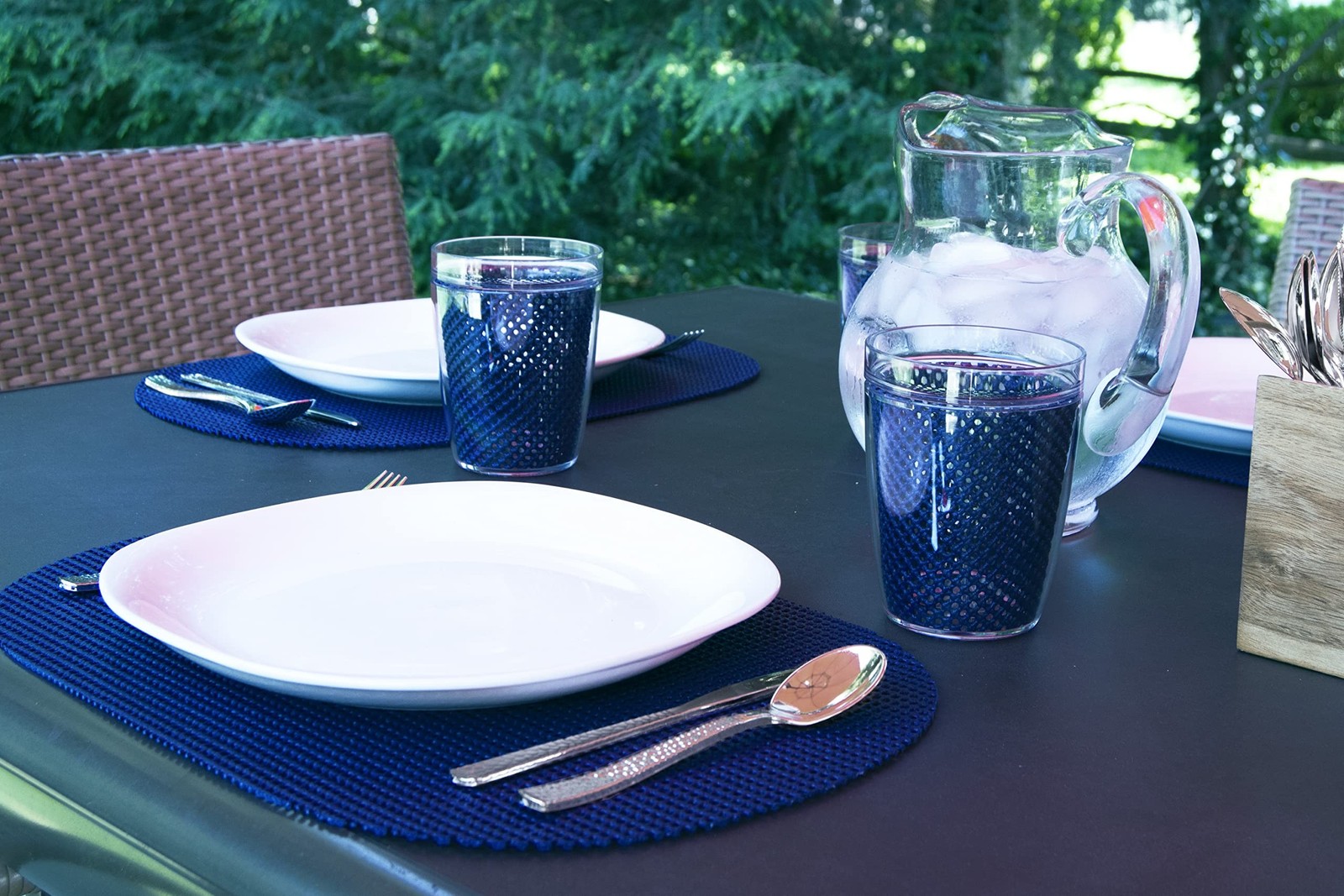 Kraftware Fishnet Oval Placemat for Any Outdoor Table, Navy, Set of 6, Small