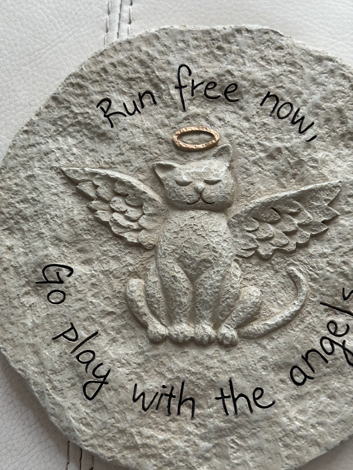 Pet Memorial Garden Stone Dog Grave Marker Plaque w/ Inscription ‘Run Free’