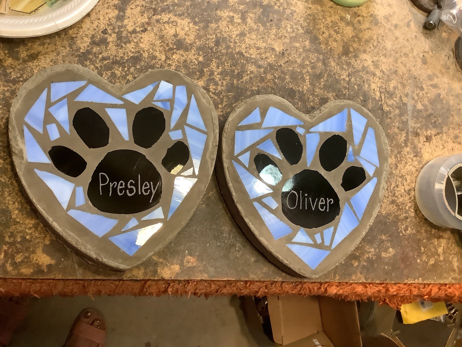 HAND MADE HEART SHAPPED STAINED GLASS GARDEN STEPPING STONE DOG/CAT PAW W/ NAME