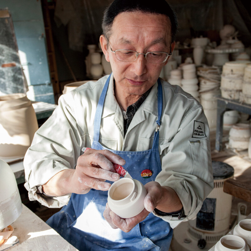 FUKAGAWA-SEIJI Omoi Goshi Young Leaf Small Keepsake Urn for Human Ashes