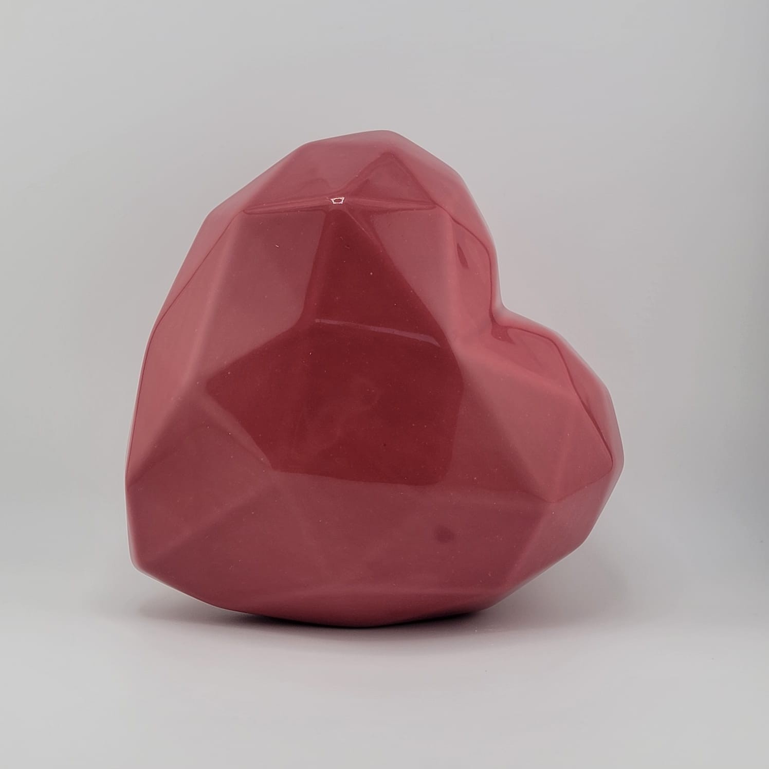 Heart Pet Ashes Urn – Geometric Low-Poly Ceramic Memorial – Red/White/Pink