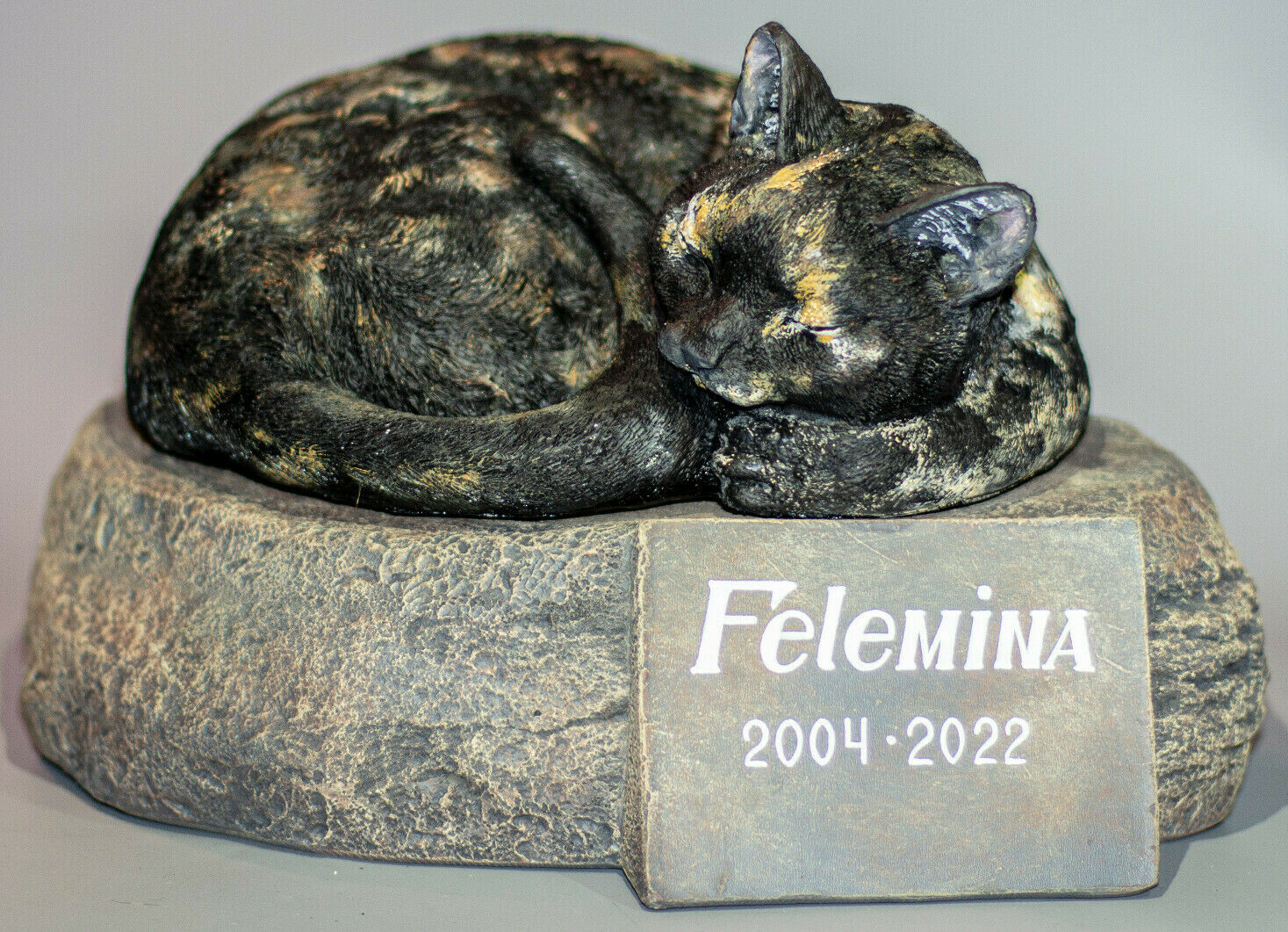 Pet Memorial Stone Cremation Urn Statue Tortie Cat Grave Marker Plaque Keepsake