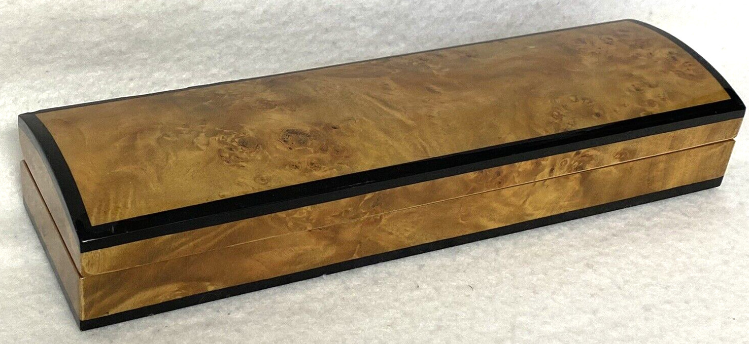 CASKET,SMALL PET,11″x3″,PROTOTYPE,LACQUERED WOOD,BRASS HINGED,POLYESTER,LIZARD?