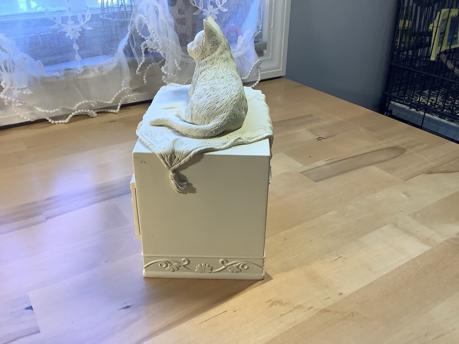 Comfy Hour 7.75” Angel Star Pet Cat Urn – Ashes Memorial Urn Beige