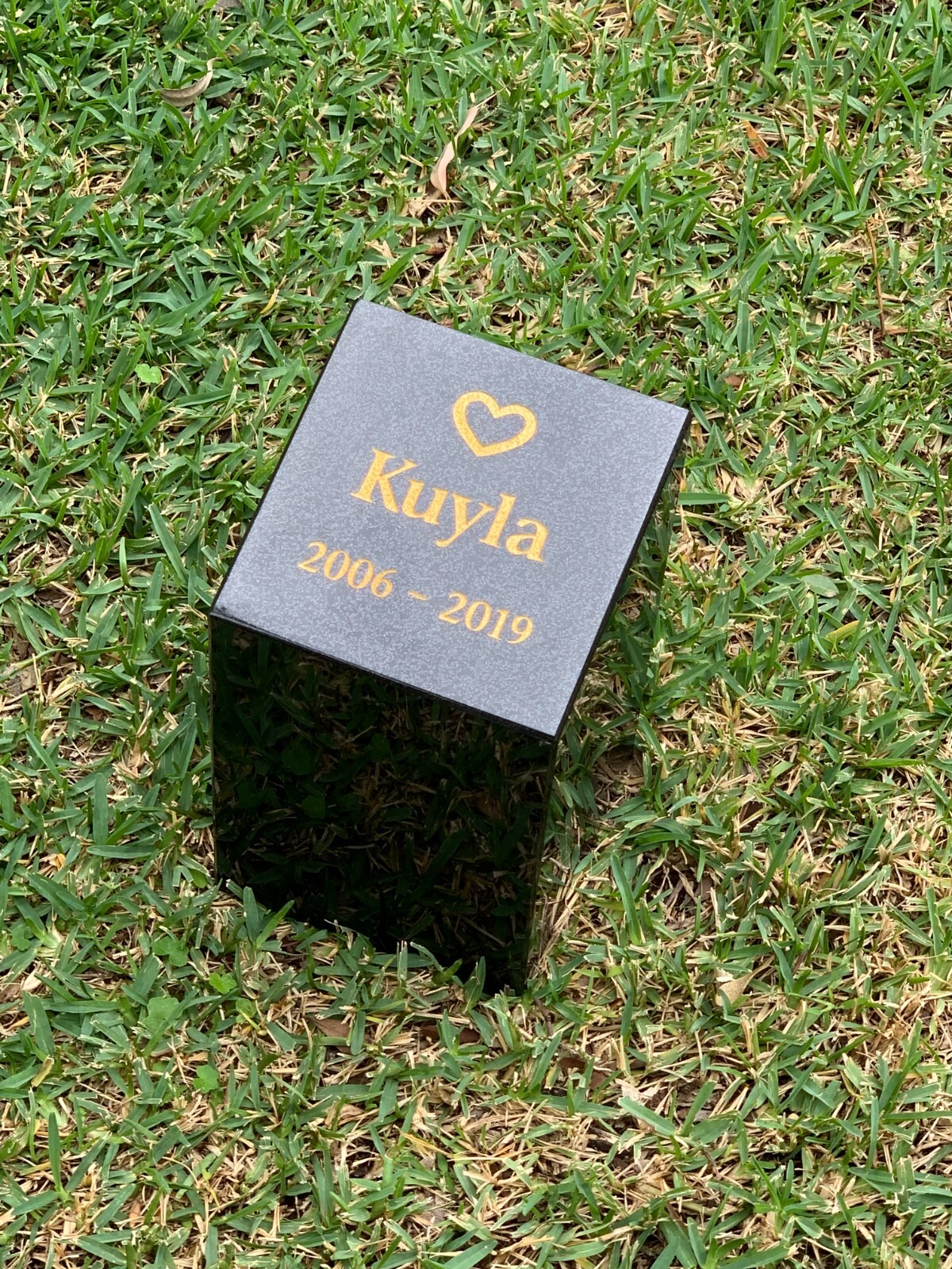 Outdoor Pet Urn – Polished Black Granite – Personalised