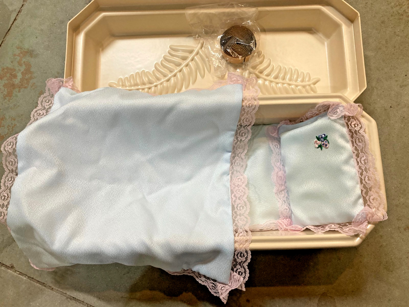 Hoegh Pink-Blue Single Wall High-Impact Plastic Pet Casket 20Inch (Small)