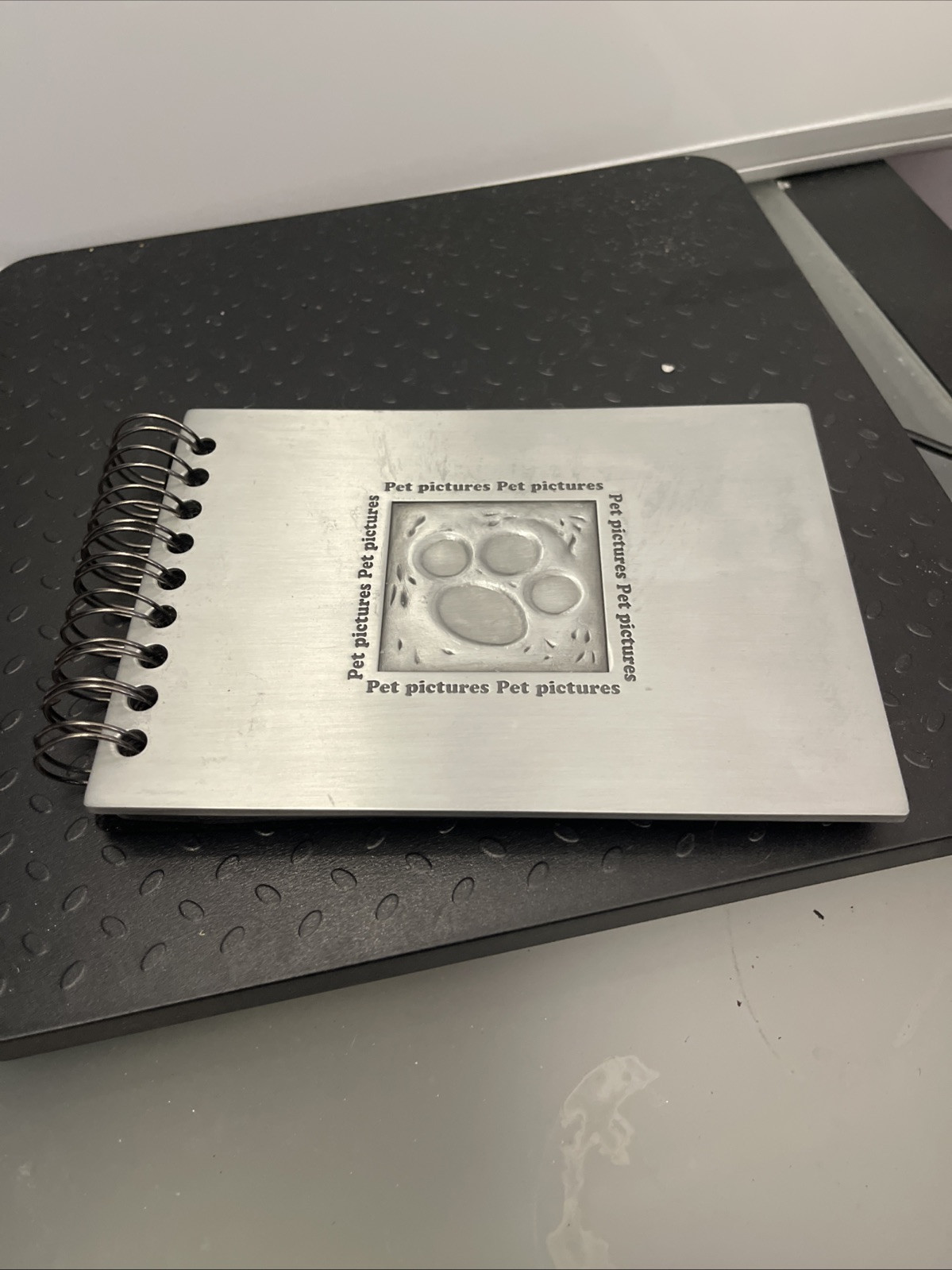 Metal Pet Pictures Photo Album Spiral Bound Silver Cover Holds 4×6 Photos