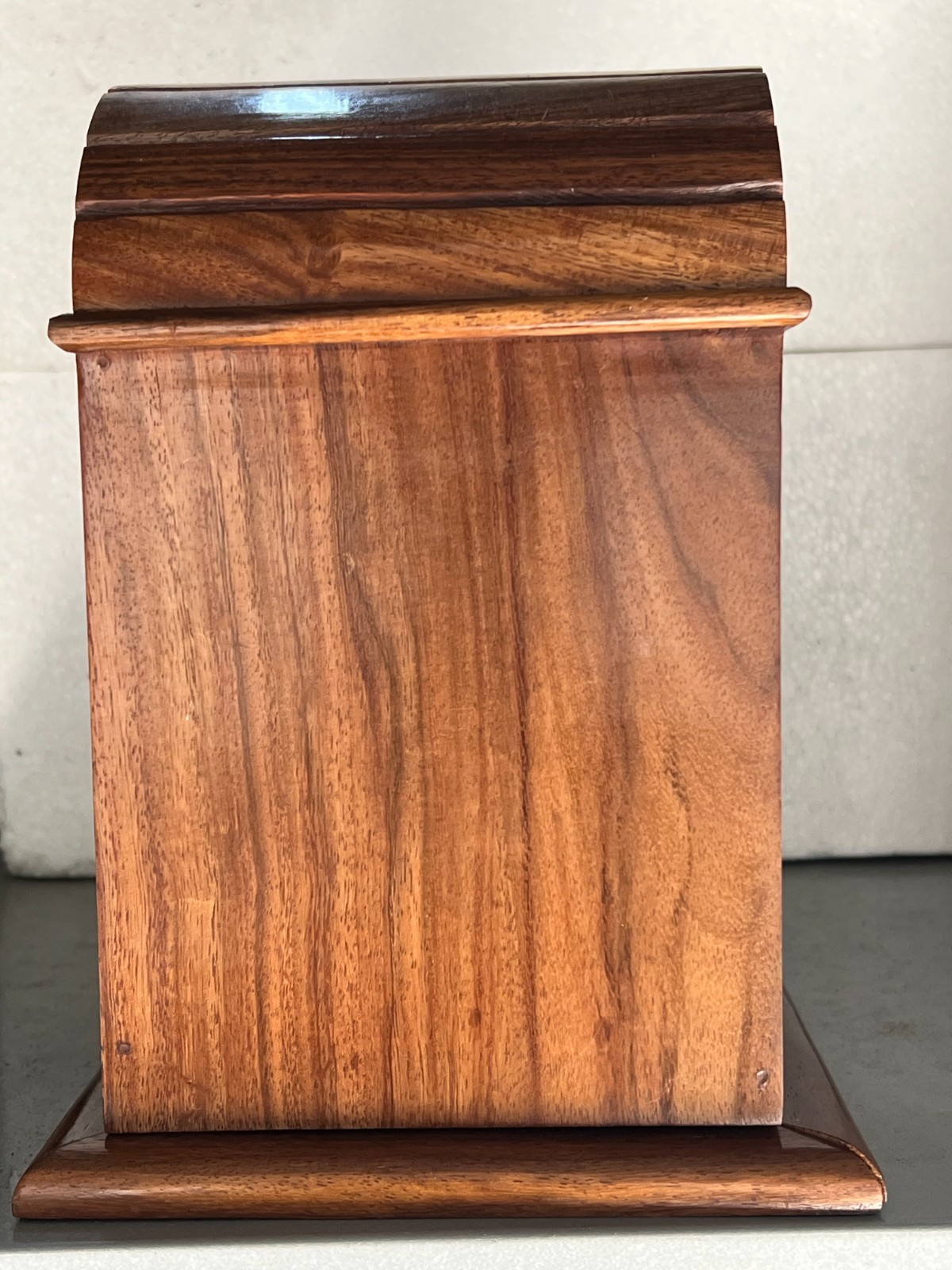 Handcrafted Beautiful PET URN for Memorial Sheesham Wood Treated 7x5x9 CM IU167