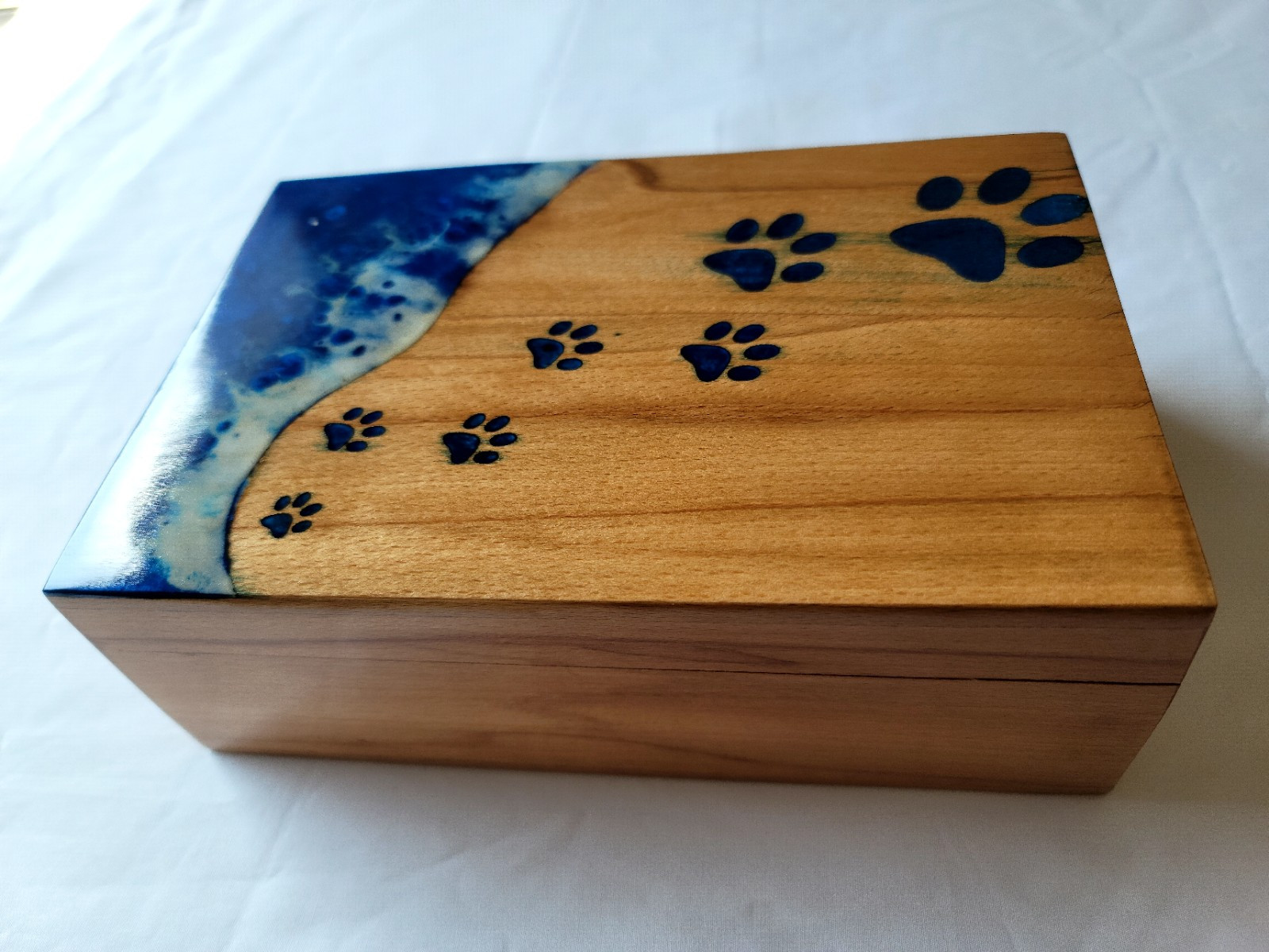 Pet urns for Dogs Wood and Resin art Box 9 inch length 6 inch Breadth 3 Height