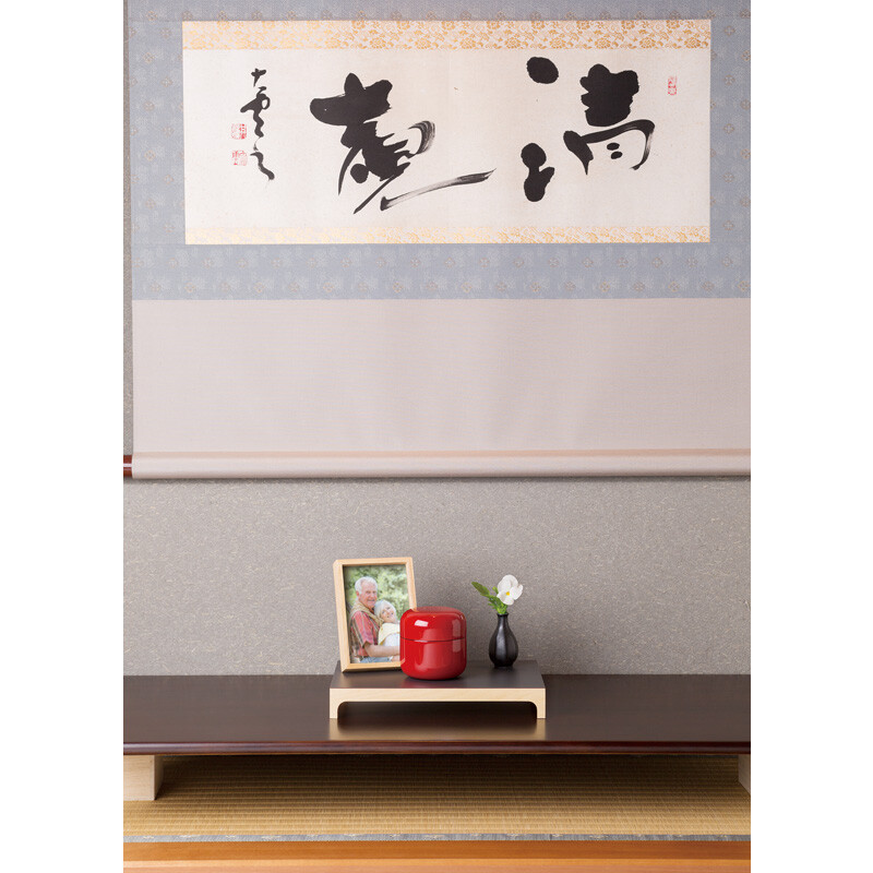 Kinari Black Small Keepsake Urn for Human Ashes Lacquer decoration