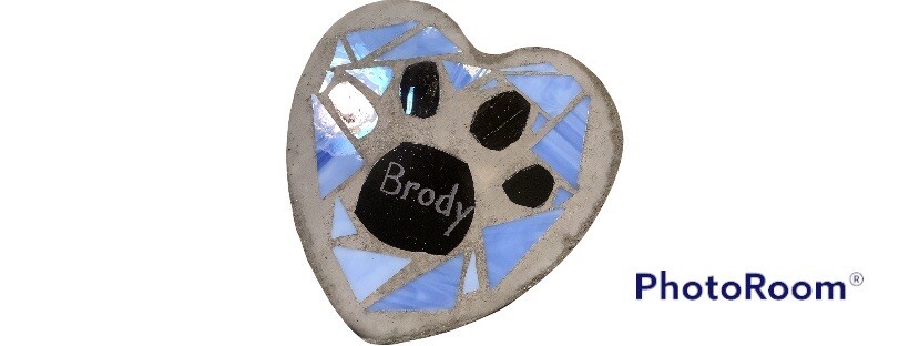 HAND MADE HEART SHAPPED STAINED GLASS GARDEN STEPPING STONE DOG/CAT PAW W/ NAME