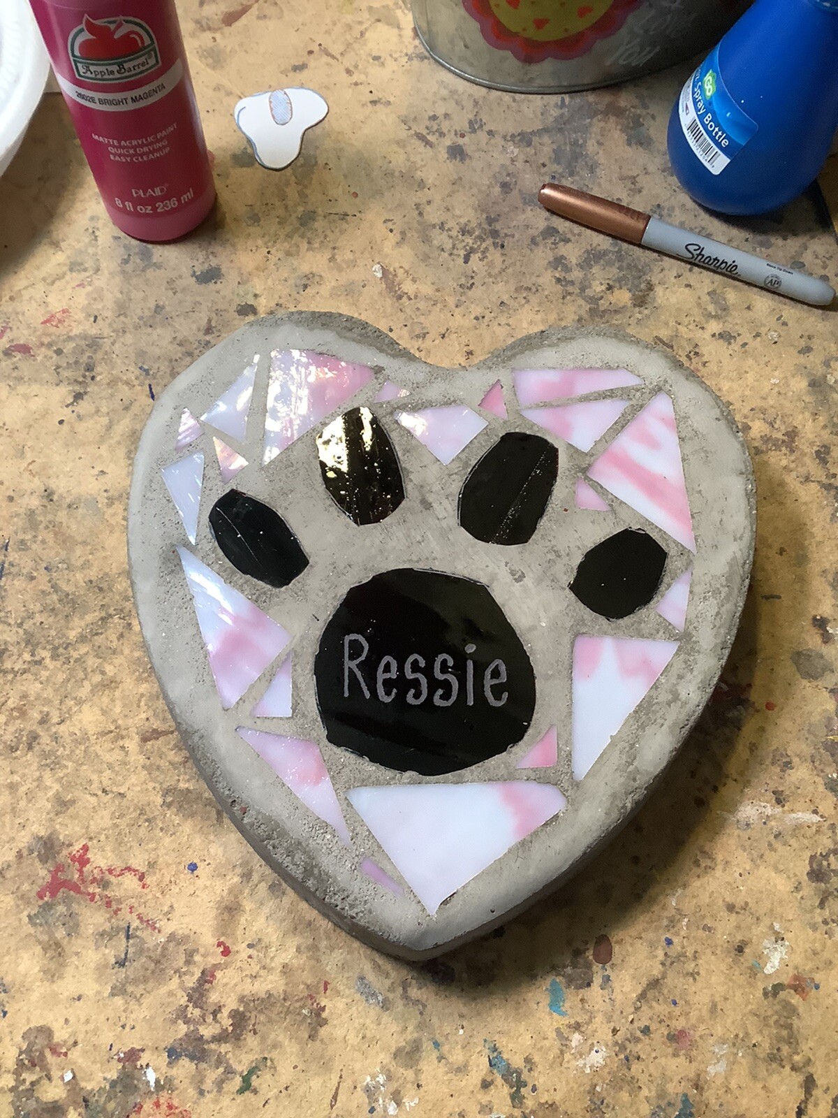 HAND MADE HEART SHAPPED STAINED GLASS GARDEN STEPPING STONE DOG/CAT PAW W/ NAME