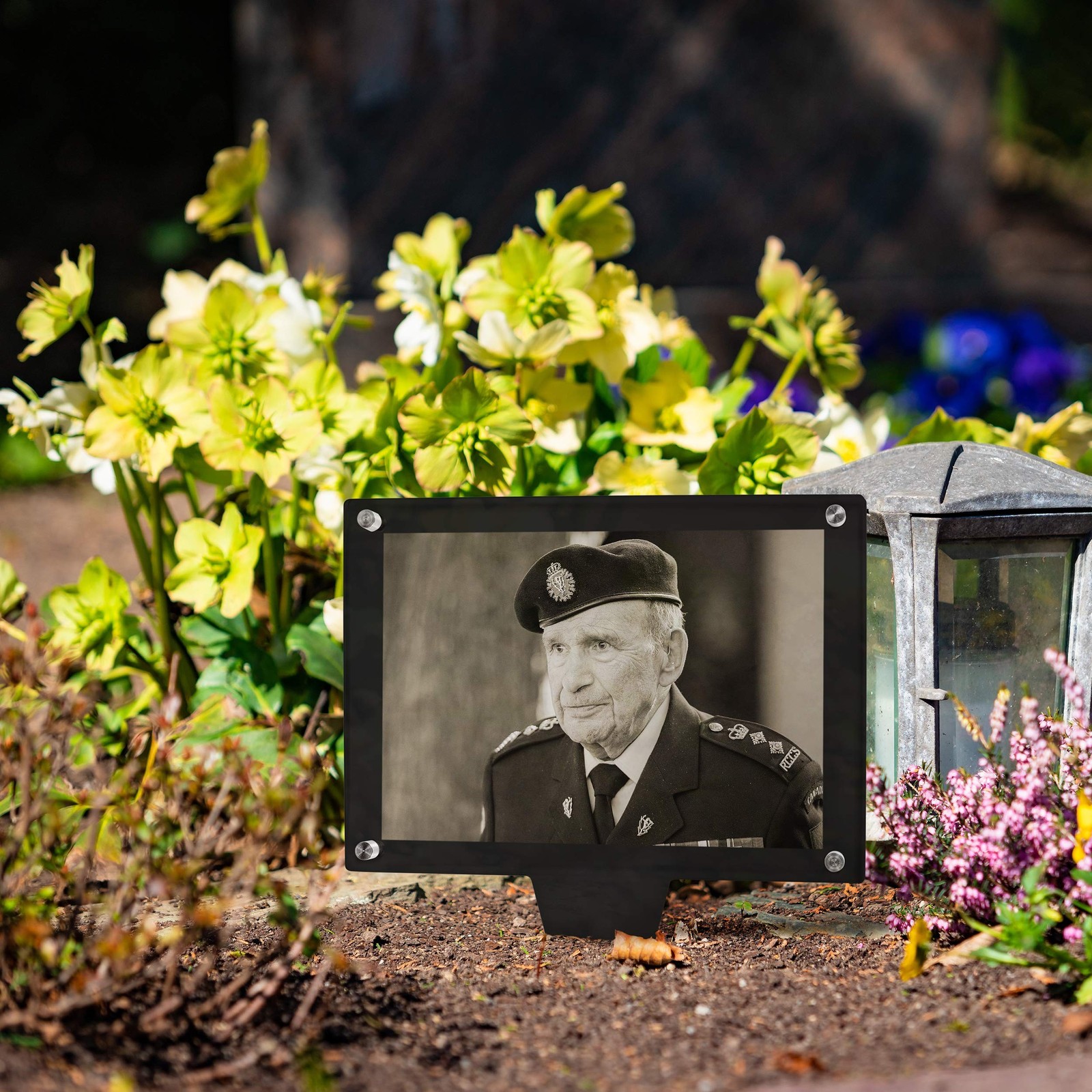 SimpleView 5×7 Waterproof Picture Frame | Memorial Gifts | Cemetery Decoratio…