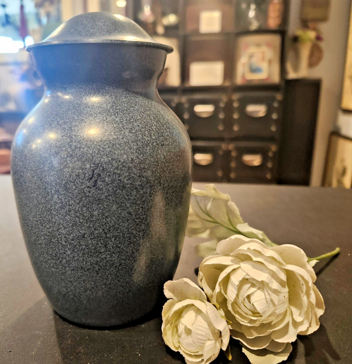 Brass Small Memorial Cremation Urn With Metal Lid For Pet Ashes Blue/Black MINT!