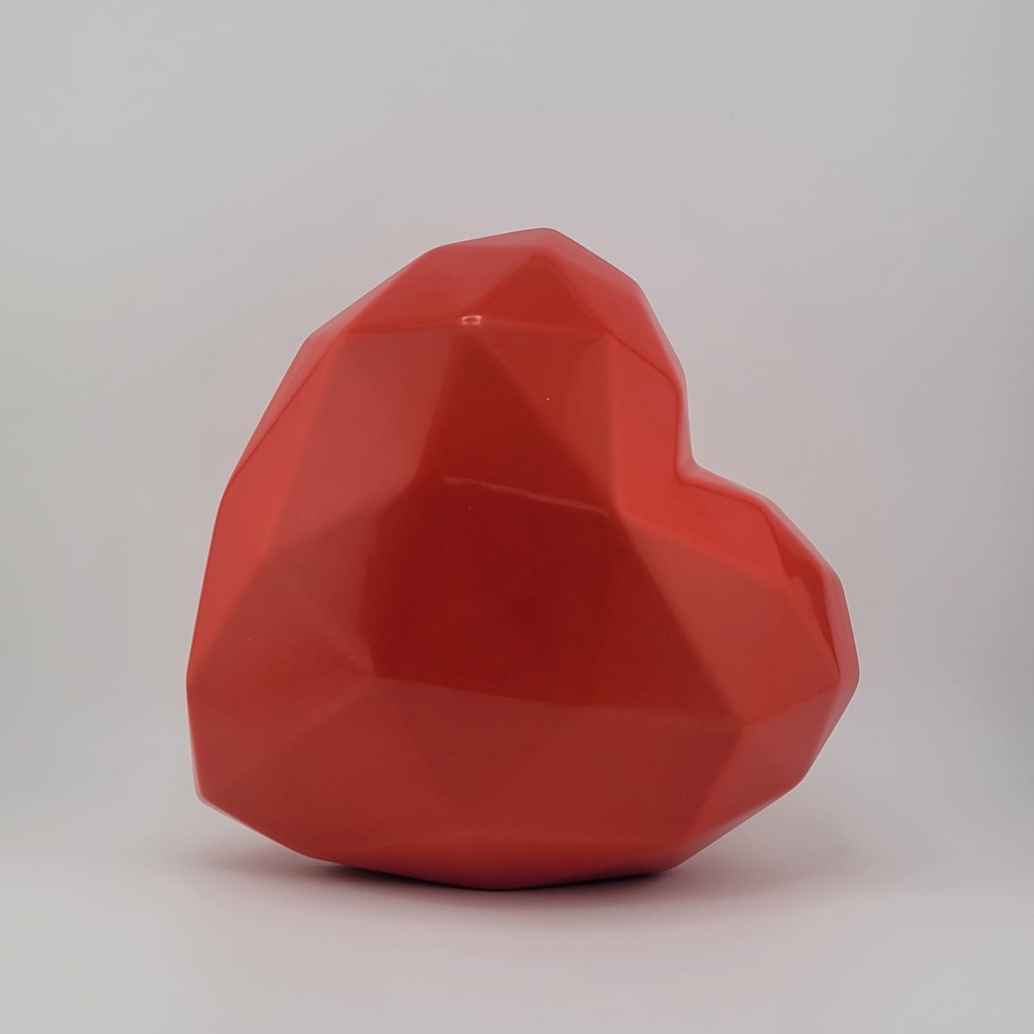 Heart Pet Ashes Urn – Geometric Low-Poly Ceramic Memorial – Red/White/Pink