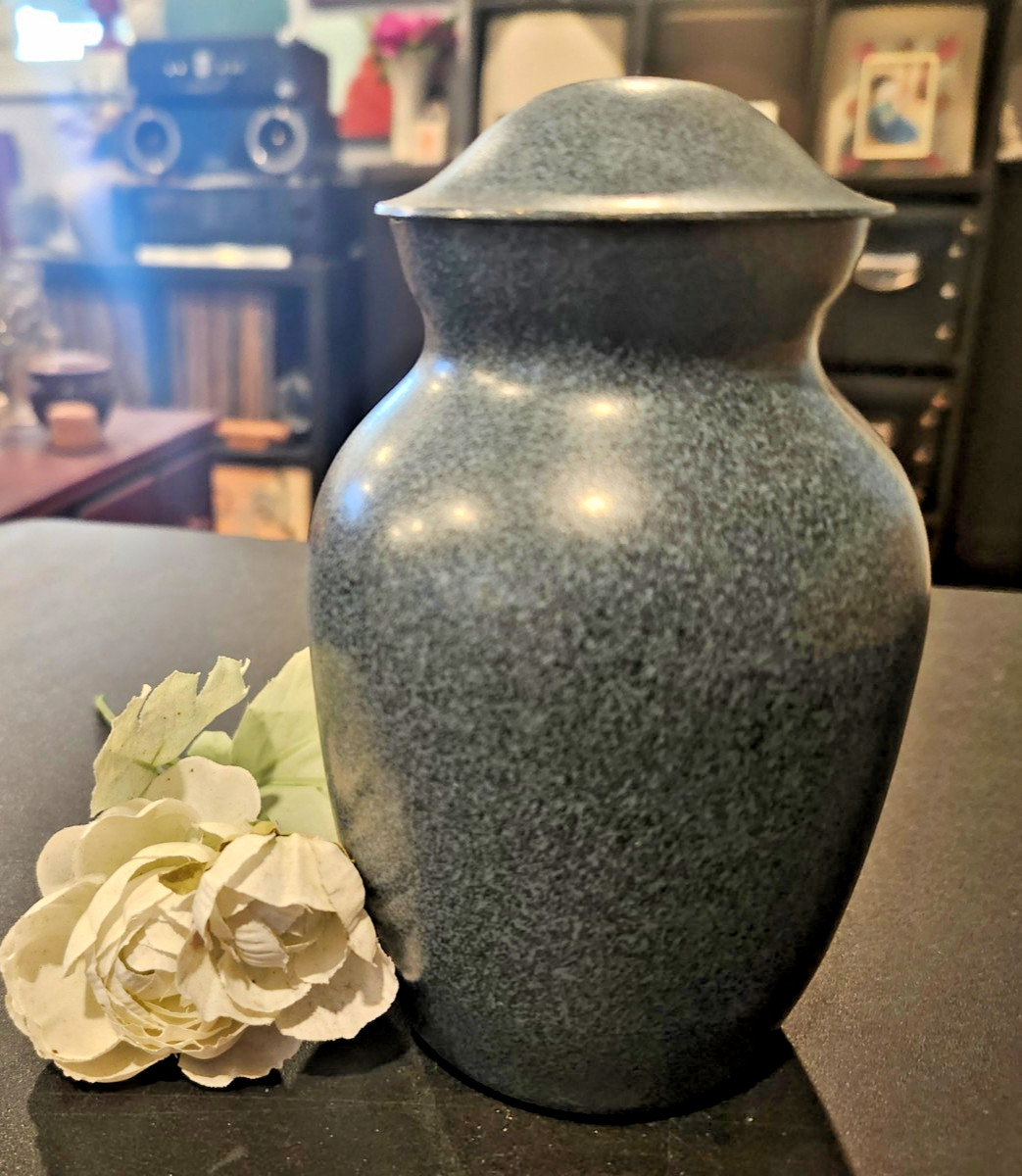 Brass Small Memorial Cremation Urn With Metal Lid For Pet Ashes Blue/Black MINT!