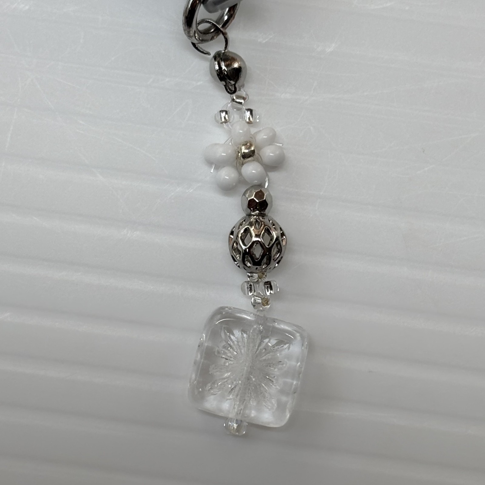 Cremation Ashes Keychain – Cremation Keepsake(white flower and clear square)