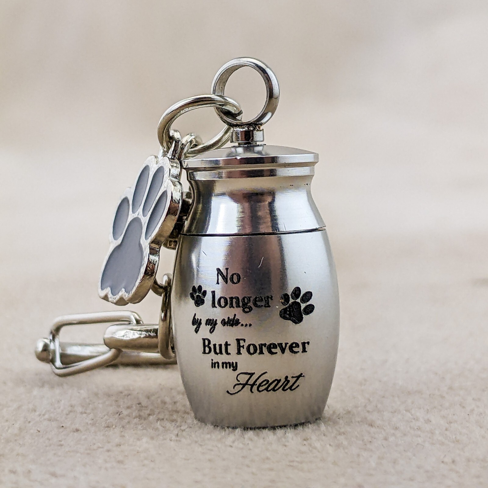 urn26 Miniature blk ashes urn & Pet Paw charm Metal Cremation keychain mourning