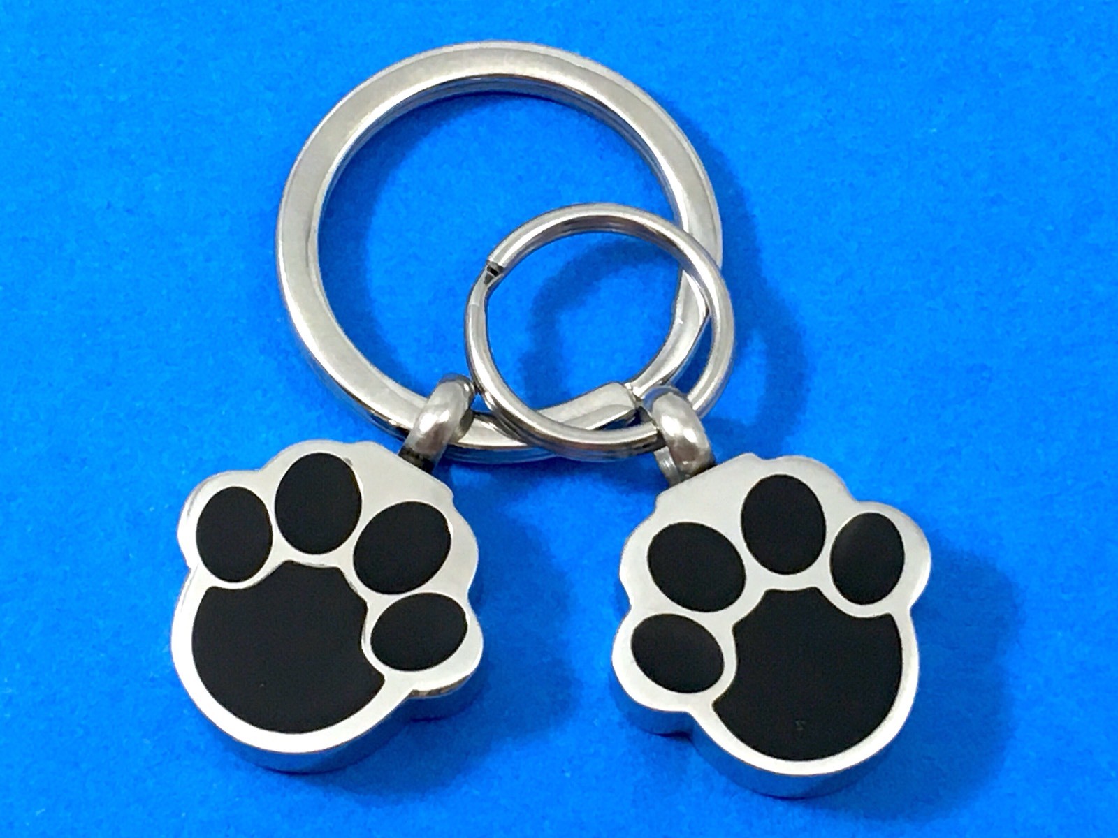Pet Cremation Pendant Urn Keychain 1″ Key Ring for Ashes Dog Cat Paw Print Paws