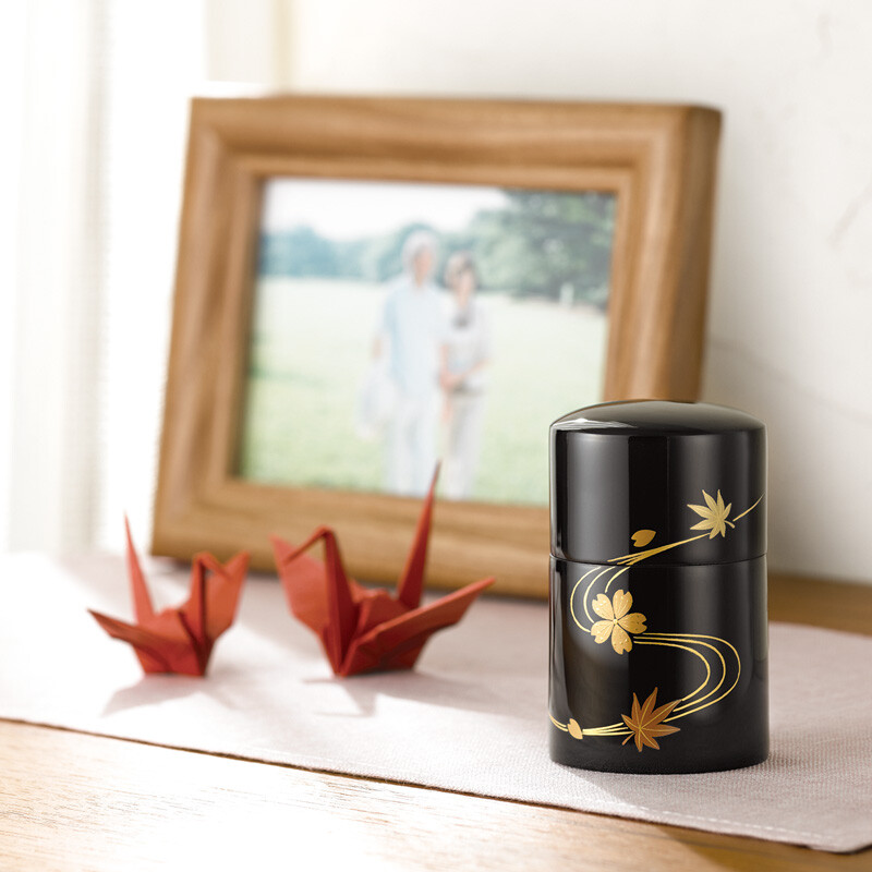 Makie Beauty of the Four Small Keepsake Urn for Human Ashes Lacquer decoration