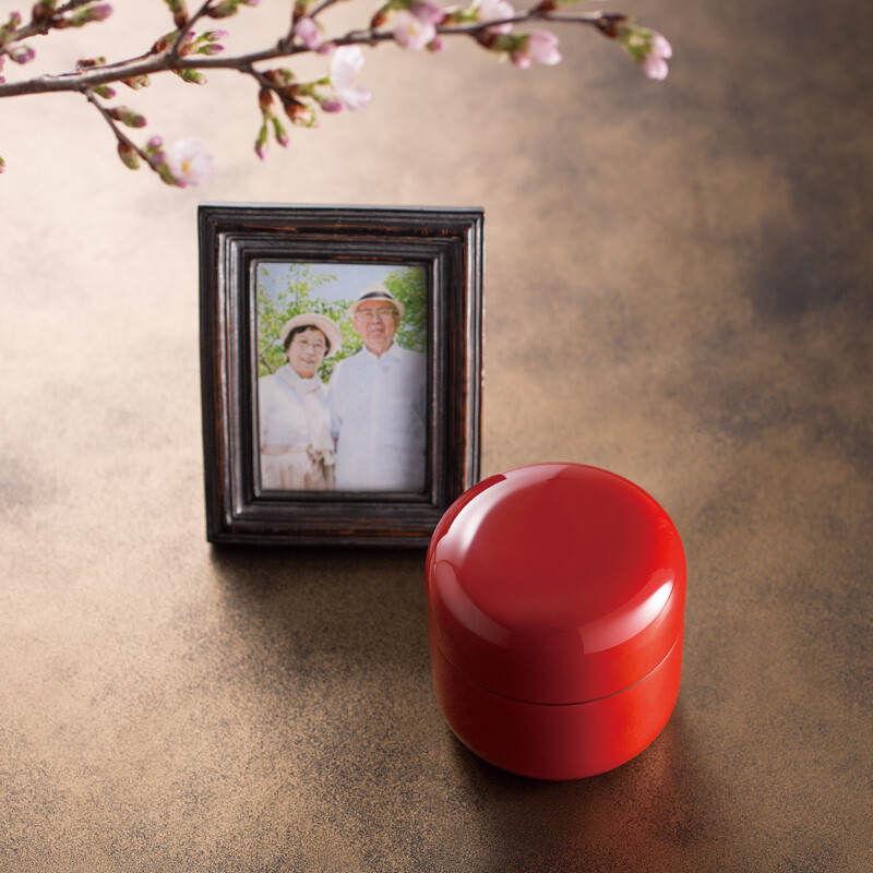 Kinari Black Small Keepsake Urn for Human Ashes Lacquer decoration