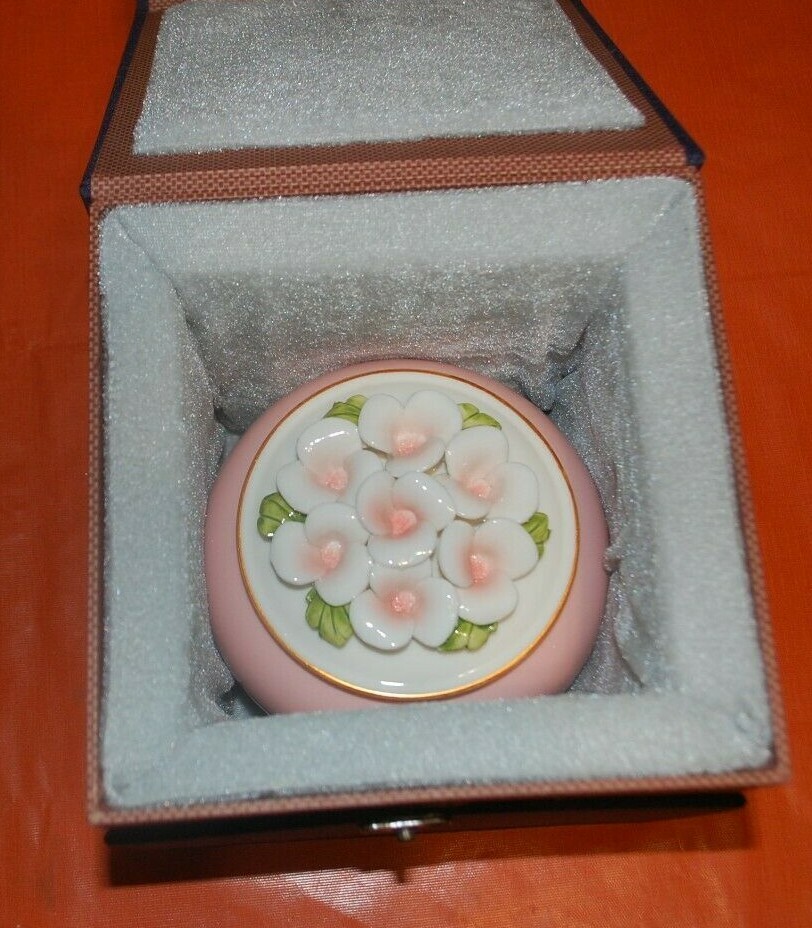 EXQUISITE PORCELAIN URN WITH CASE BLOSSOMS 5″ MEDIUM Size for Dogs BLUE OR PINK