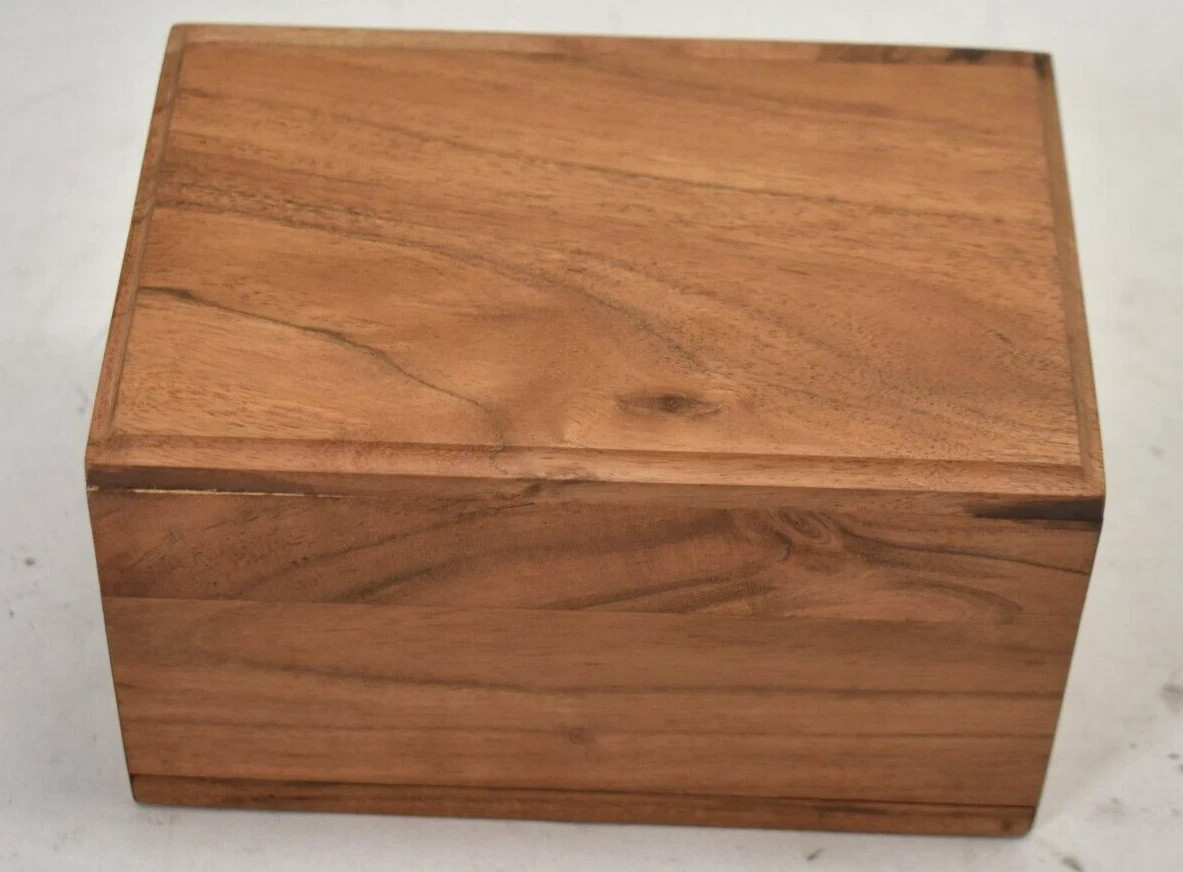 NEW Terrybear Wood Box Pet Urn 5 1/2′ x 3 1/2″