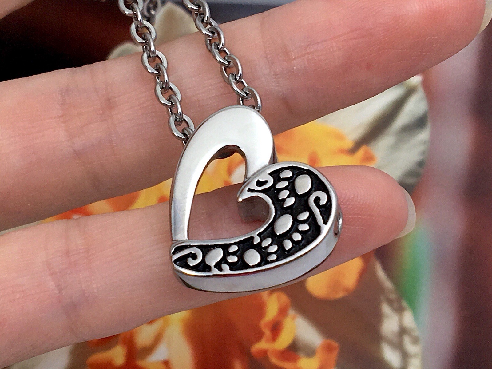 Pet Cremation Pendant Urn Keychain 1″ Key Ring Dog Cat Ashes Paw Prints On Heart
