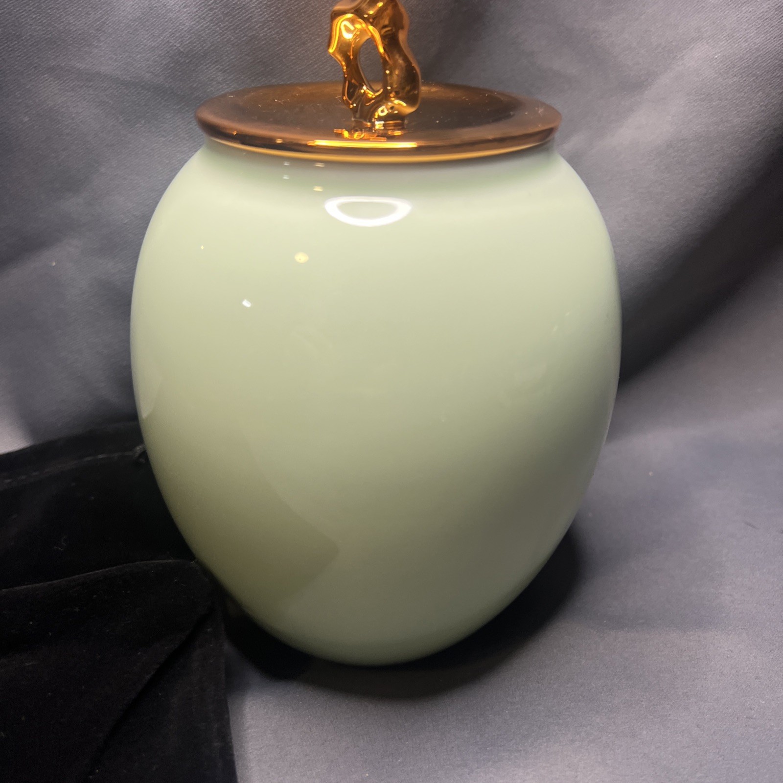 Medium Pet Urns for Dogs Ashes 5.1″L x 5.1″W x 6.7″H, Ceramics Pet Urn for Dog C