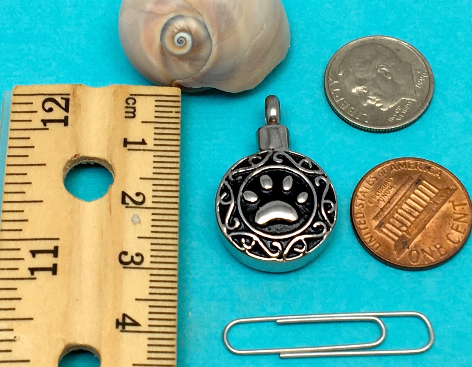 Pet Cremation Pendant Urn Keychain 1″ Key Ring for Ashes Dog Cat Paw Print Paws