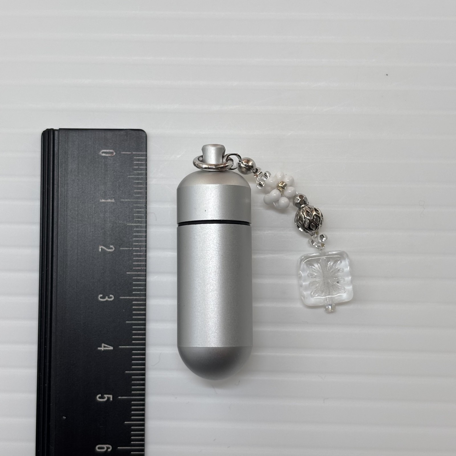 Cremation Ashes Keychain – Cremation Keepsake(white flower and clear square)