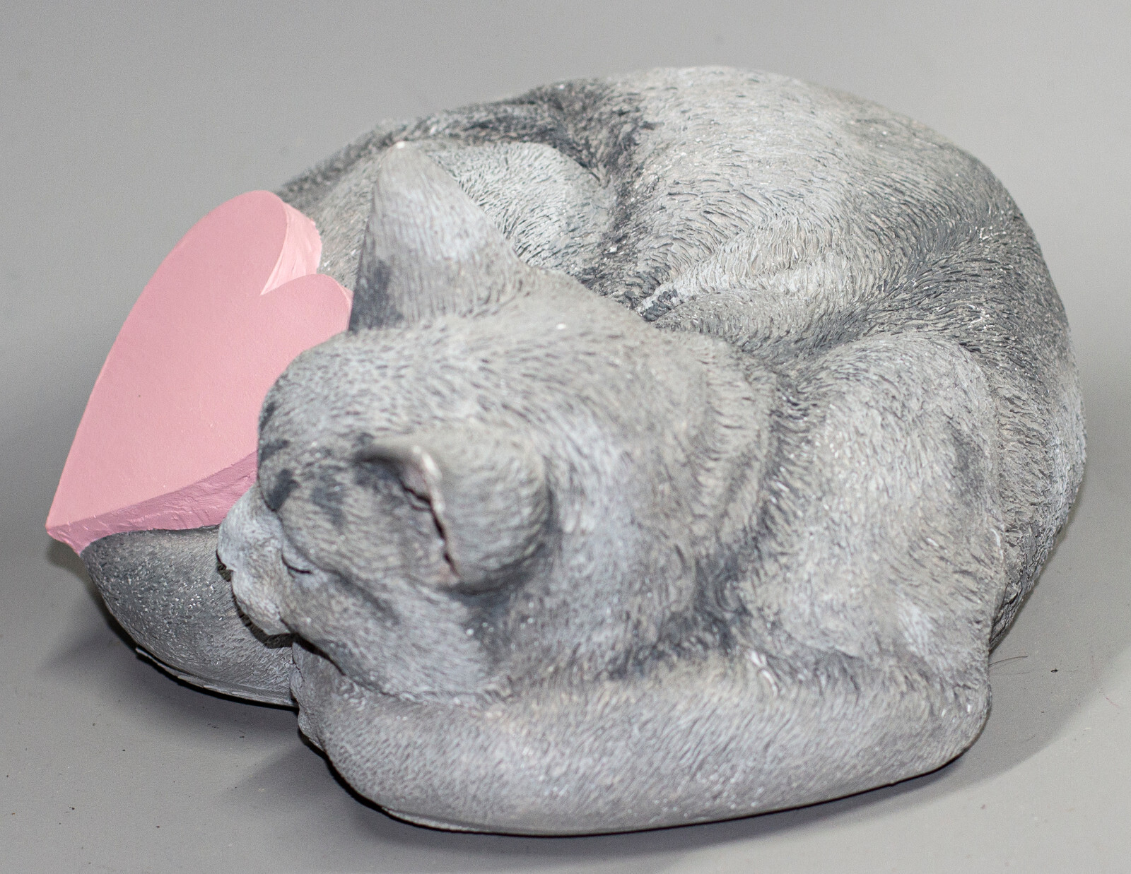 Gray Cat Urn Heart Plaque Memorial Statue Pet Ashes Grave Decor Funeral Keepsake