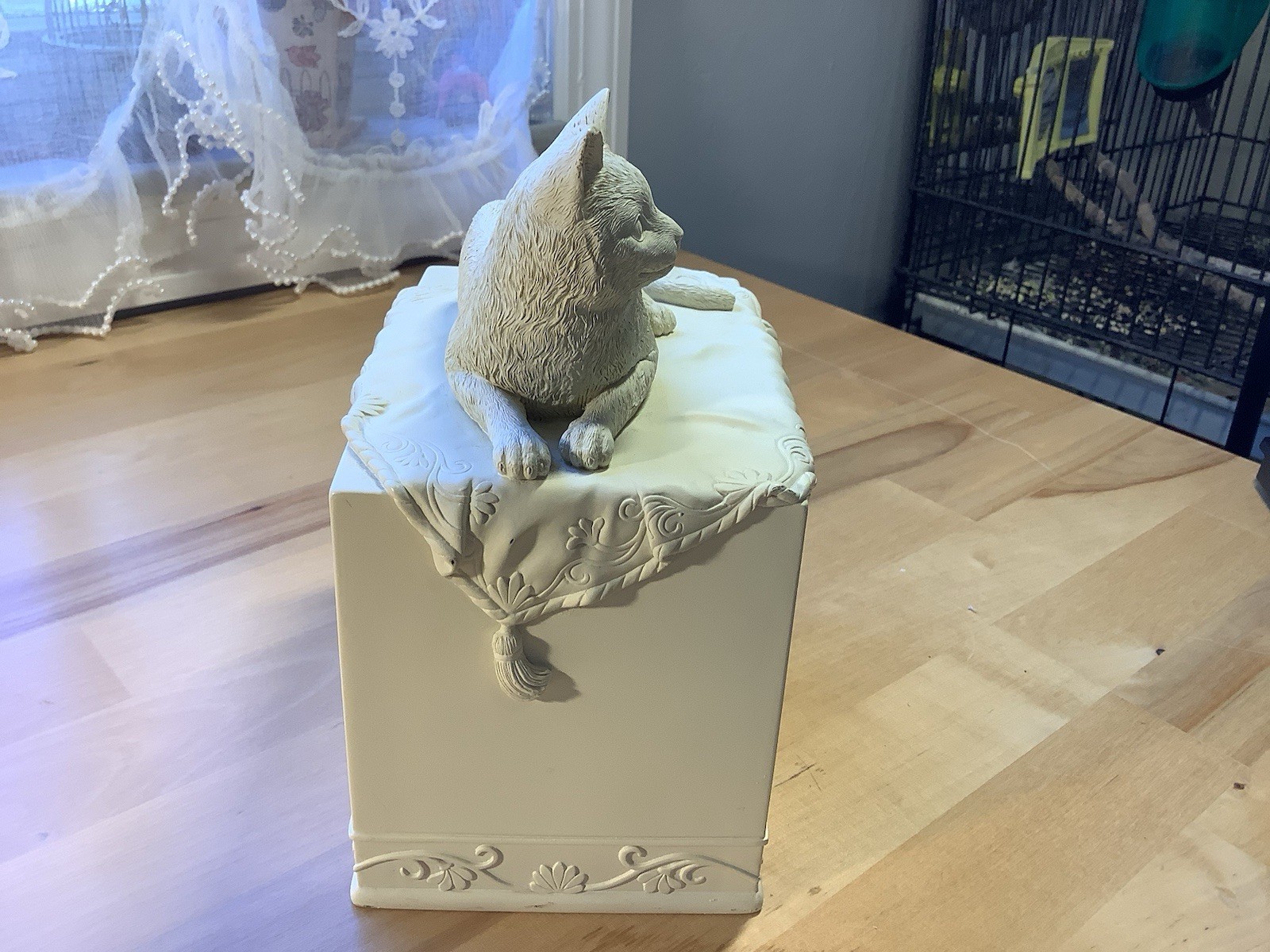 Comfy Hour 7.75” Angel Star Pet Cat Urn – Ashes Memorial Urn Beige