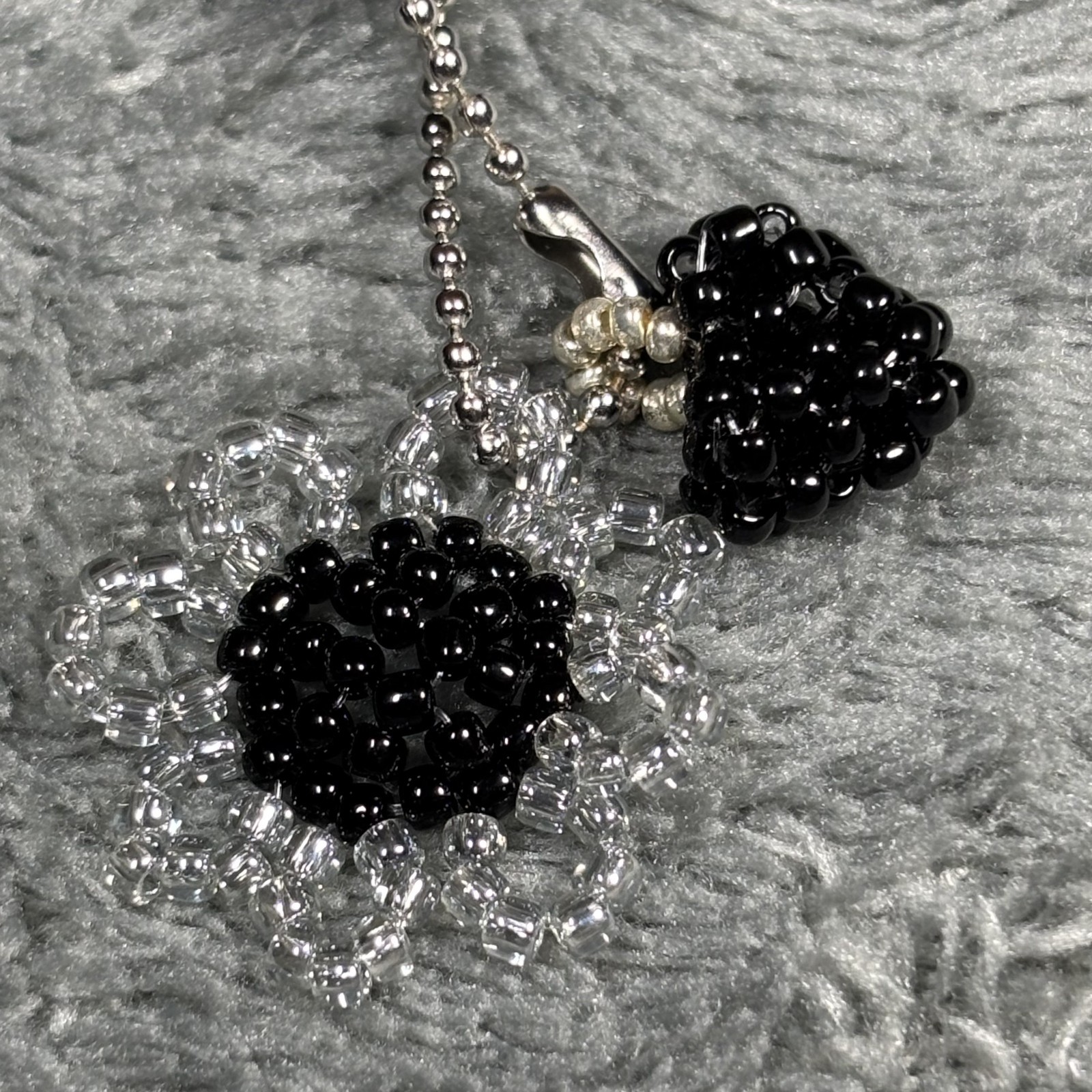Cremation Ashes Keychain – Cremation Keepsake(black flower and black heart)