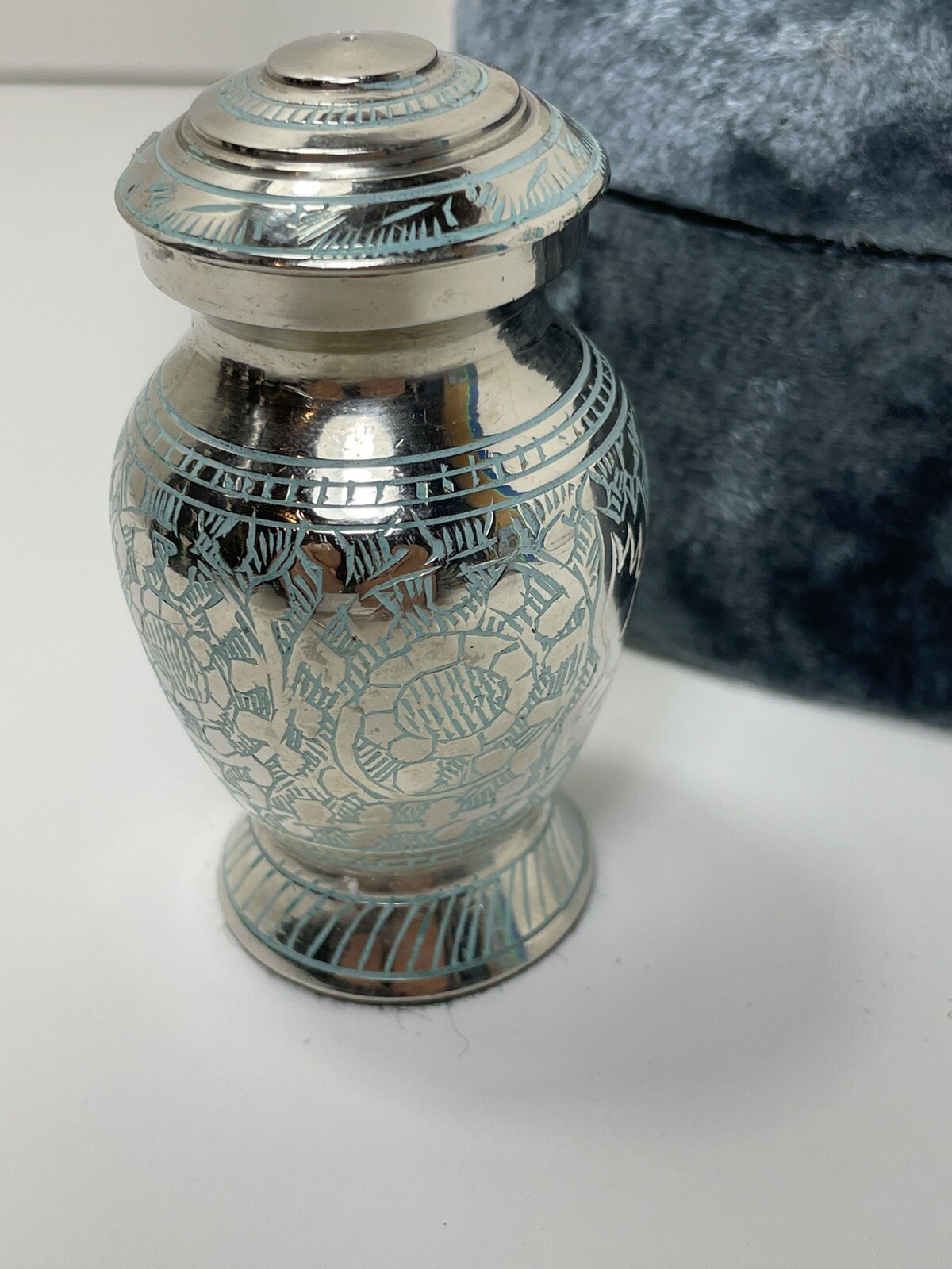 Elegante Brass 3 inch tall urn Engraved Eagle w/ Heart Shape Box