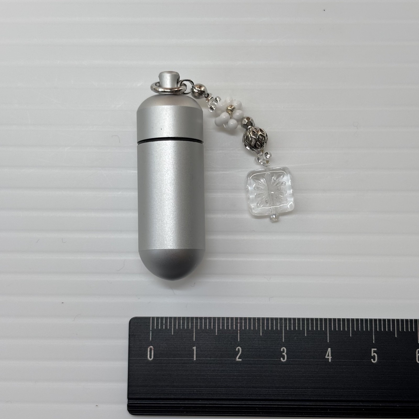 Cremation Ashes Keychain – Cremation Keepsake(white flower and clear square)