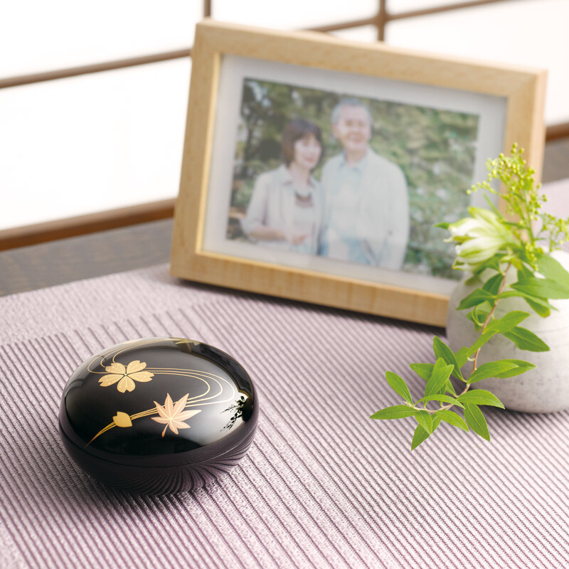 Makie Awase Checked Four Seasons Small Keepsake Urn for Human Ashes Lacquer