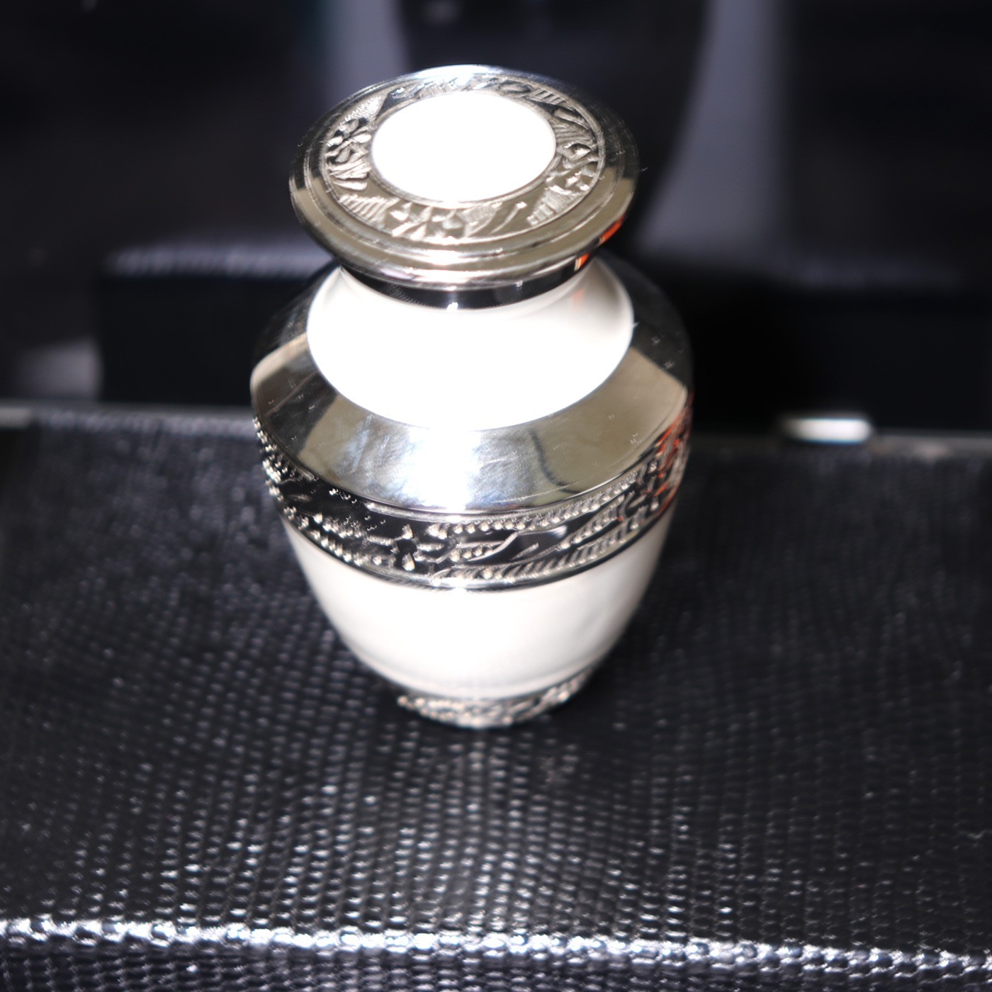Pearl White Keepsake Cremation Urn for Ashes – Handcrafted Mini Memorial Urn
