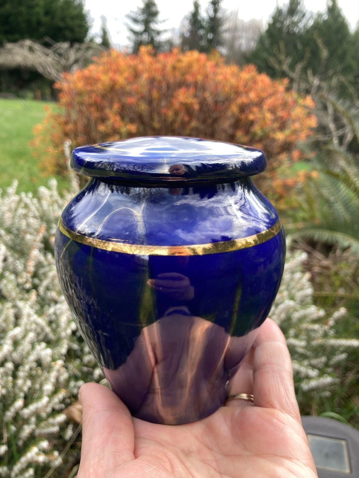 Handmade Ceramic Cremation Urn in Poppy, small size for pet ashes, 50 cubic inch