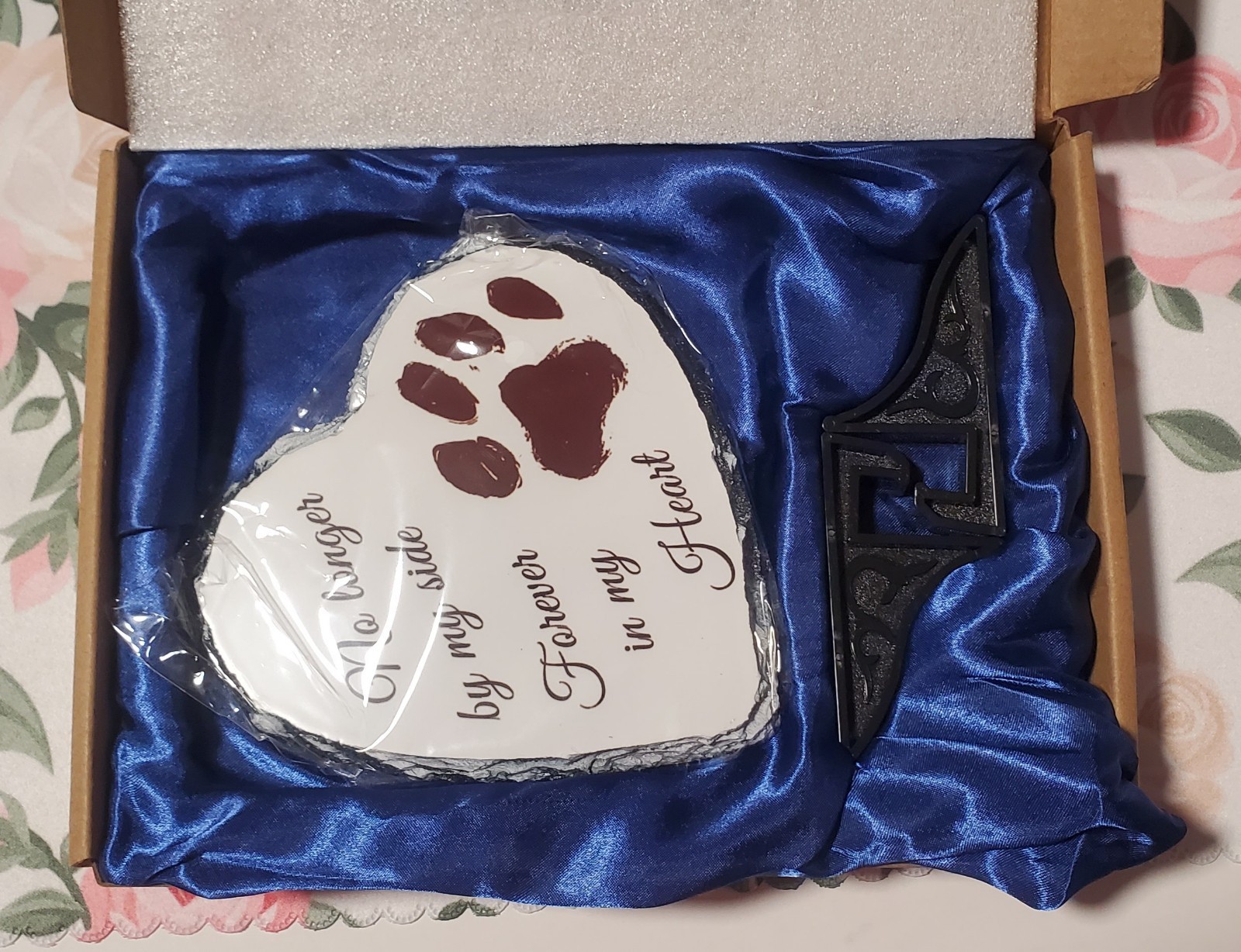 PET MEMORIAL STONE DOG CAT NO LONGER BY MY SIDE FOREVER IN MY HEART