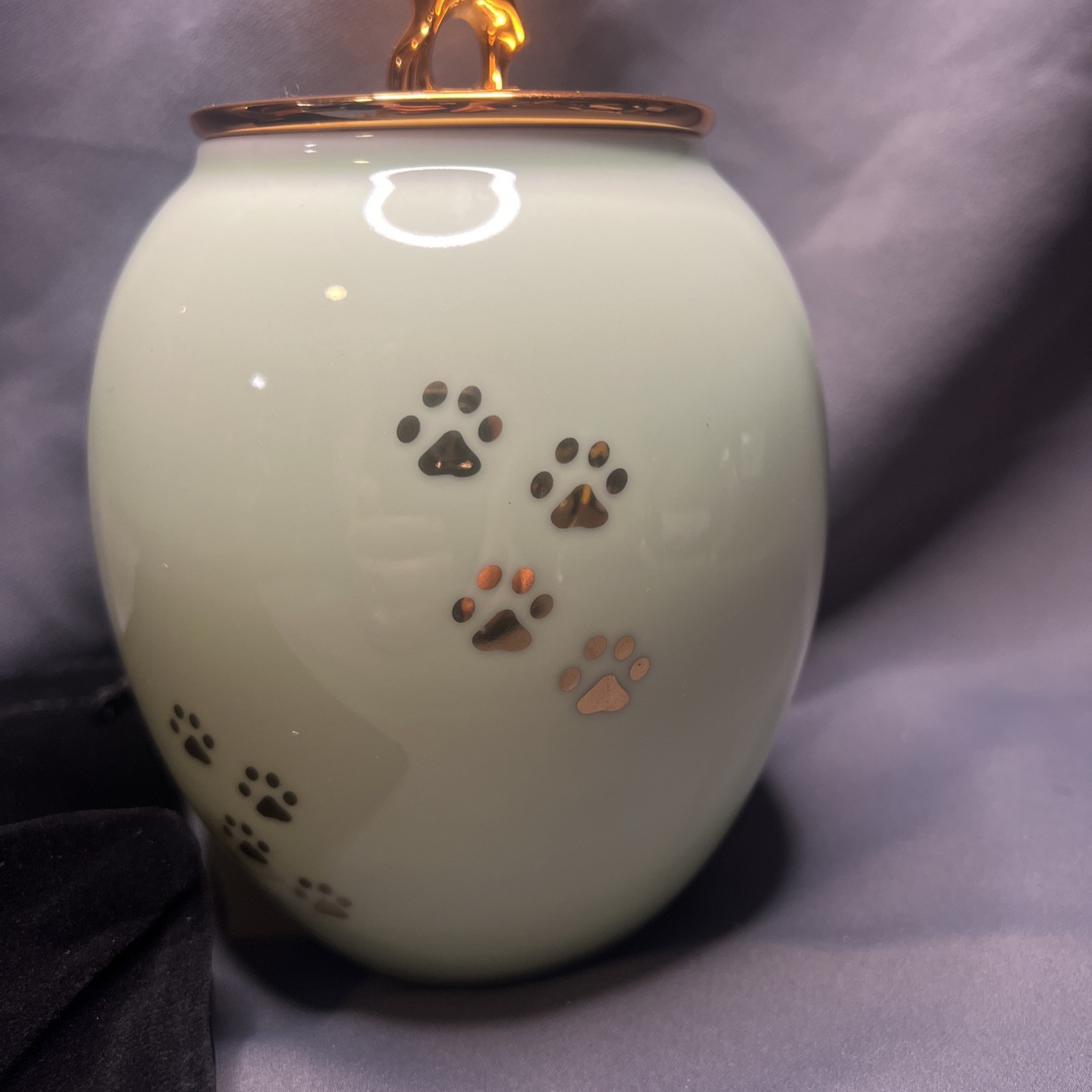 Medium Pet Urns for Dogs Ashes 5.1″L x 5.1″W x 6.7″H, Ceramics Pet Urn for Dog C