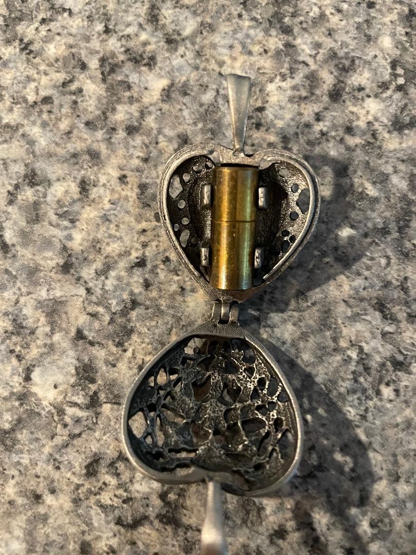 Pet/Dog Memorial Photo Frame with Vial For Ashes Inside Heart~Unused