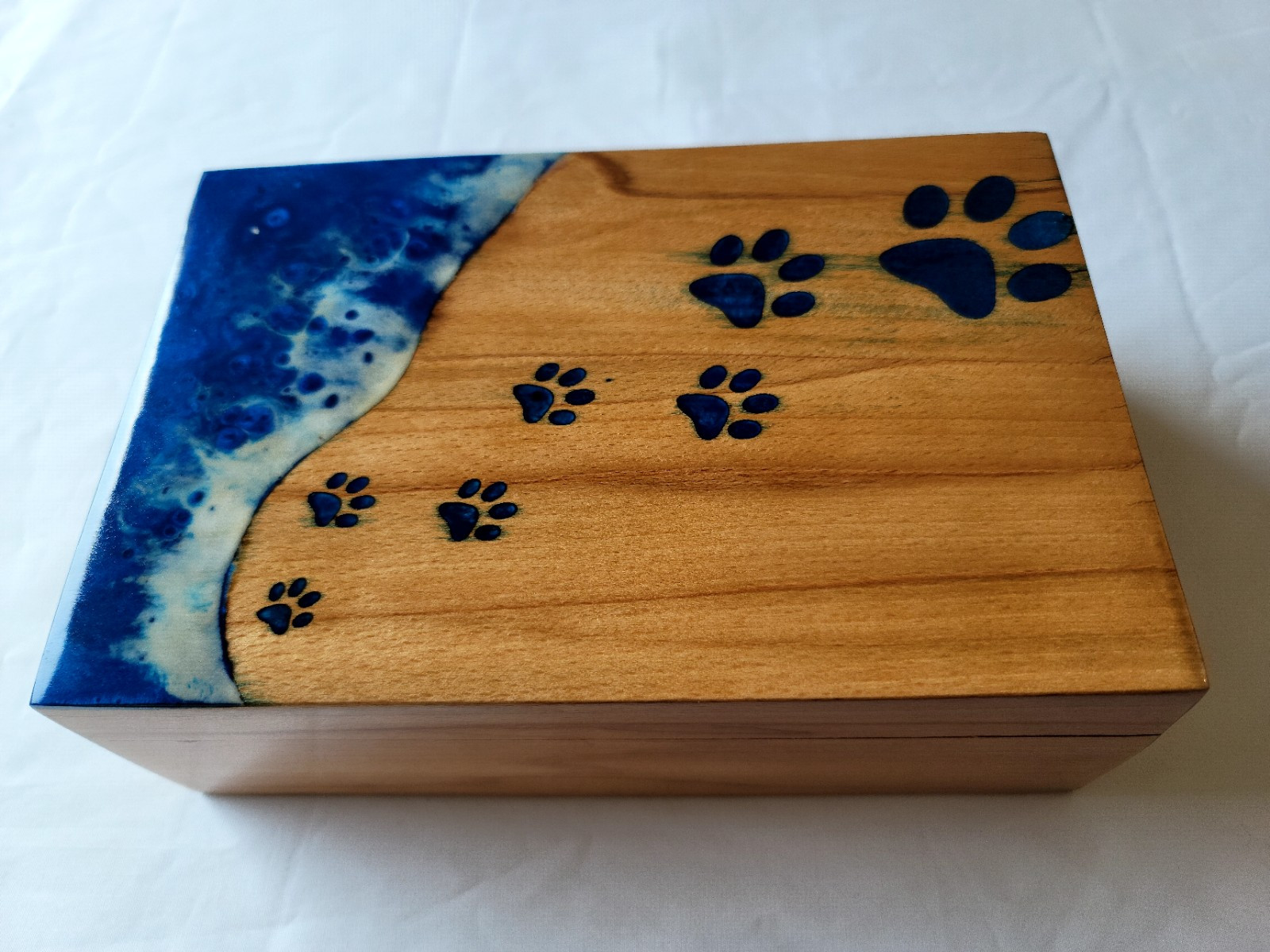 Pet urns for Dogs Wood and Resin art Box 9 inch length 6 inch Breadth 3 Height