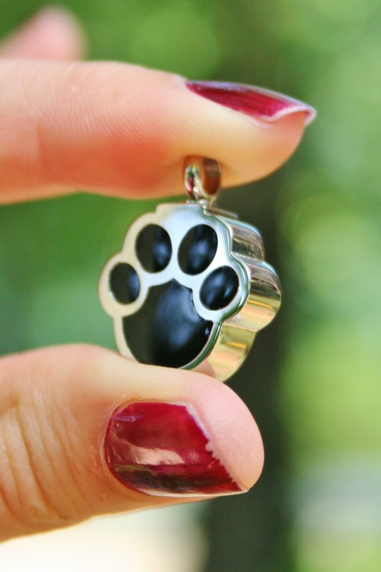 Pet Cremation Pendant Urn Keychain 1″ Key Ring for Ashes Dog Cat Paw Print Paws